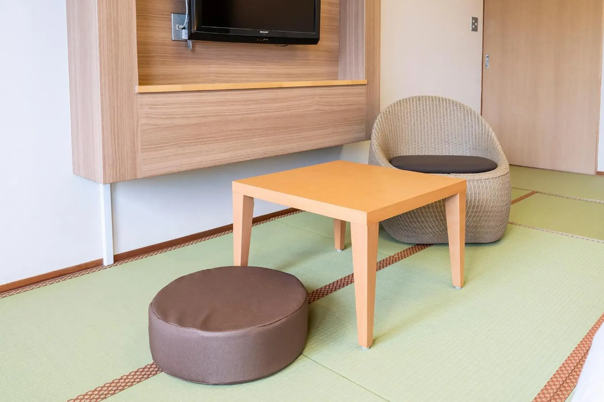 Photo of the whole room, Seating Area in Ooedo Onsen Monogatari Kinosaki