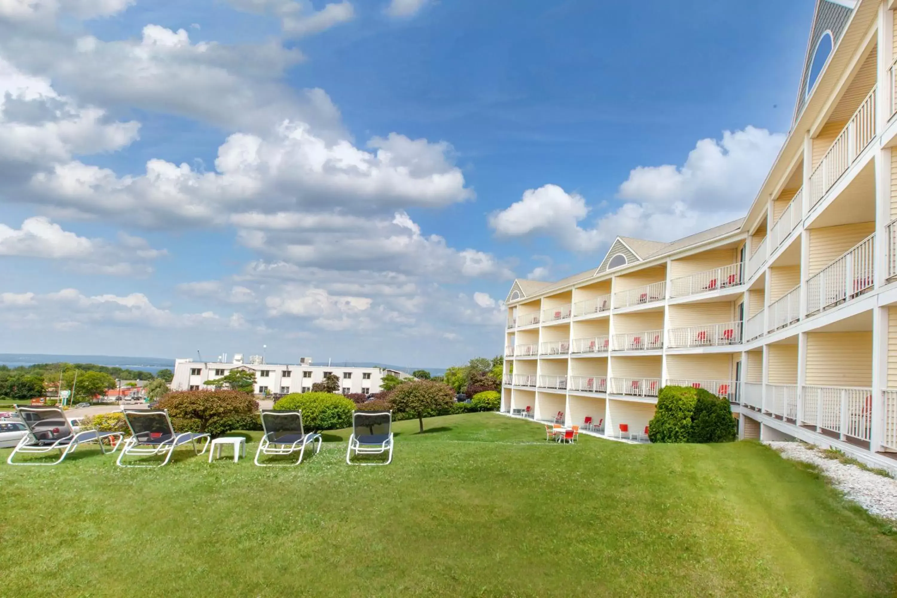 Property building in Apple Tree Inn; SureStay Collection by Best Western Property building in Apple Tree Inn; SureStay Collection by Best Western