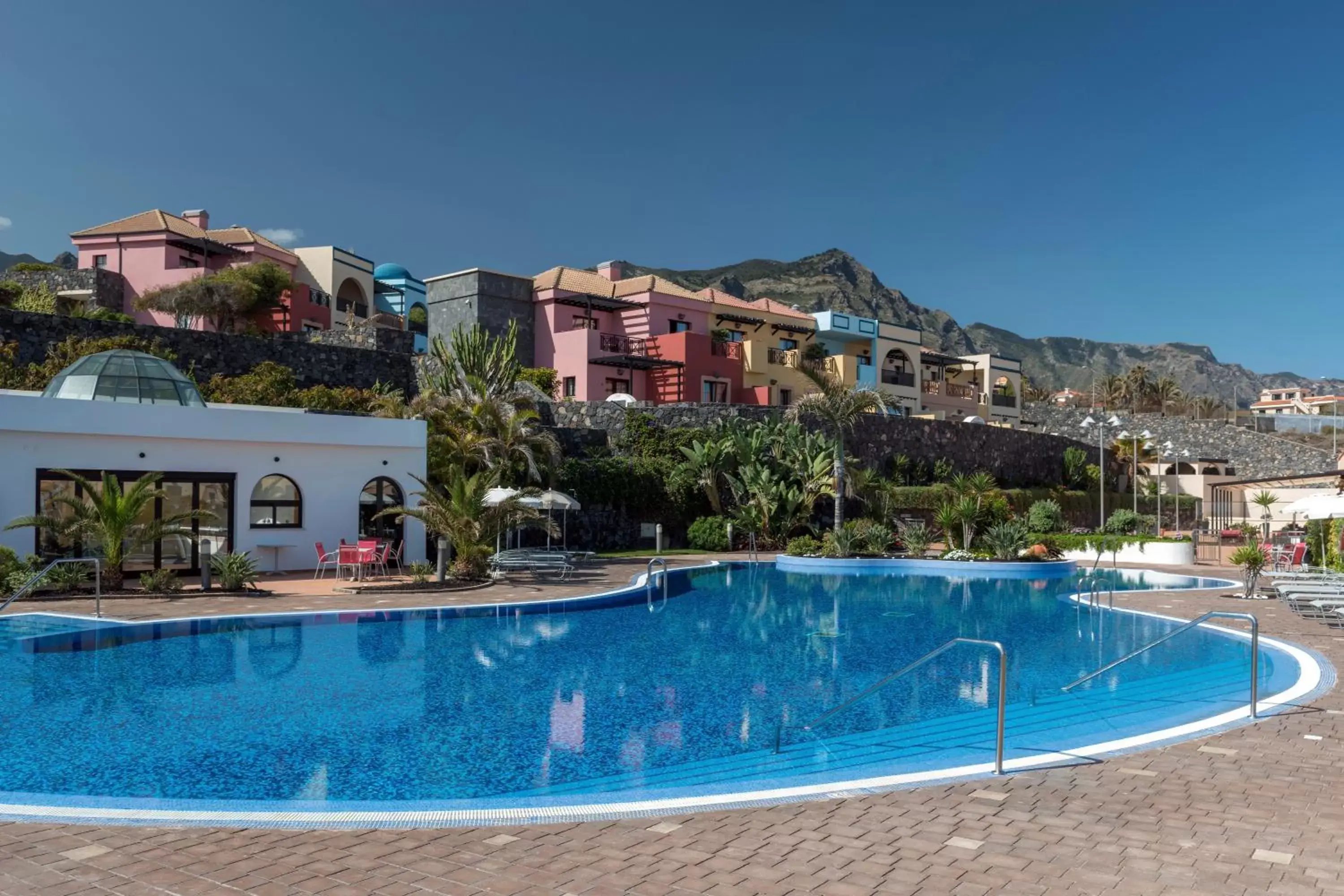 Swimming pool, Property Building in Luz Del Mar