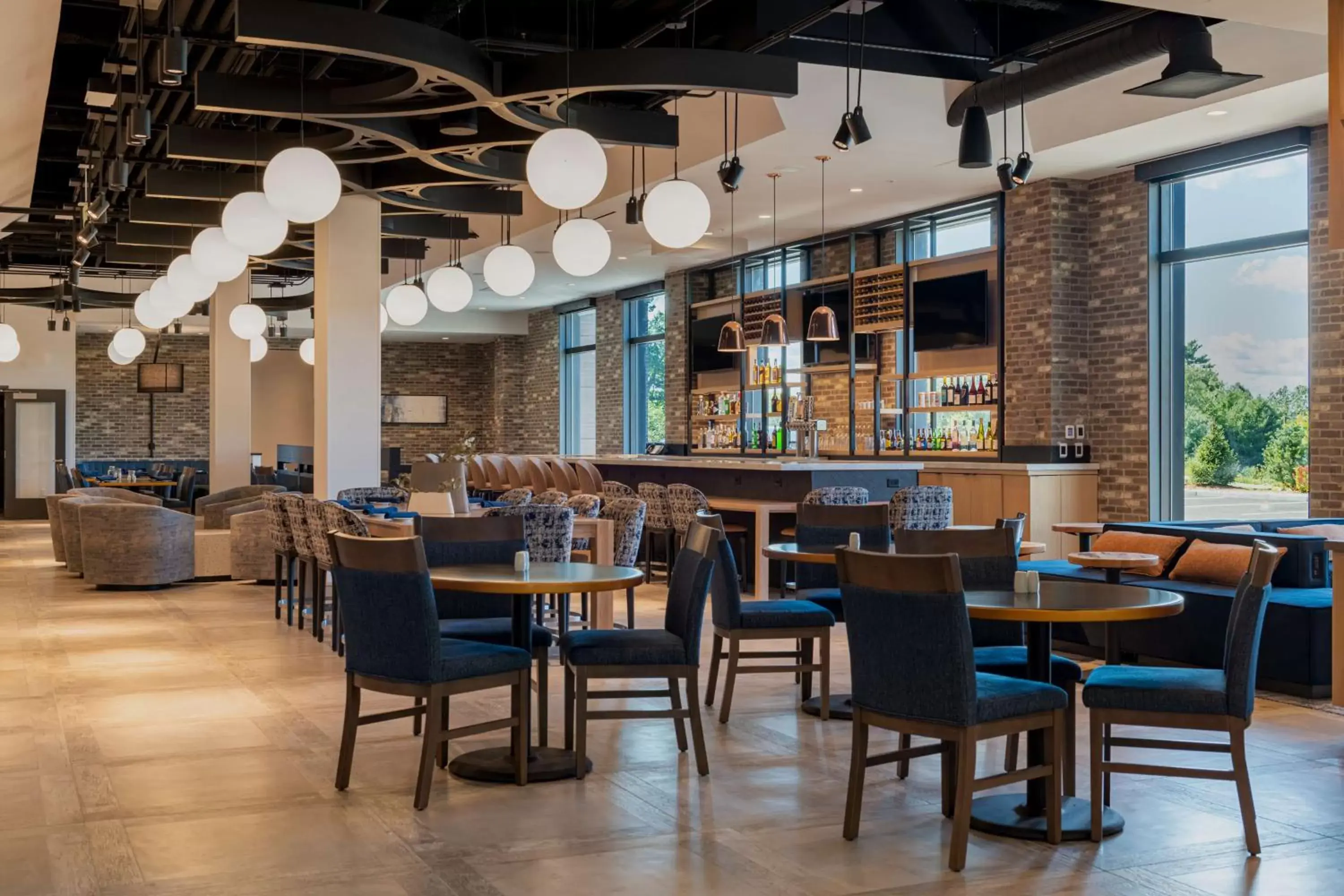 Lounge or bar, Restaurant/Places to Eat in Hilton Garden Inn Boston Canton, Ma