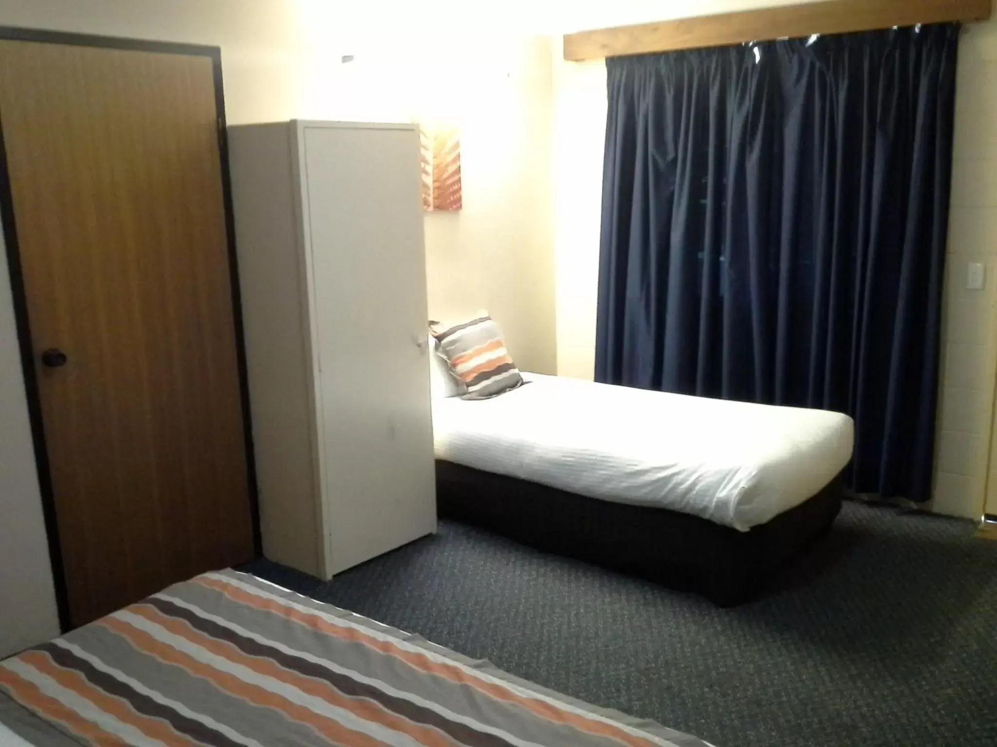 Photo of the whole room, Bed in Hideaway Motor Inn