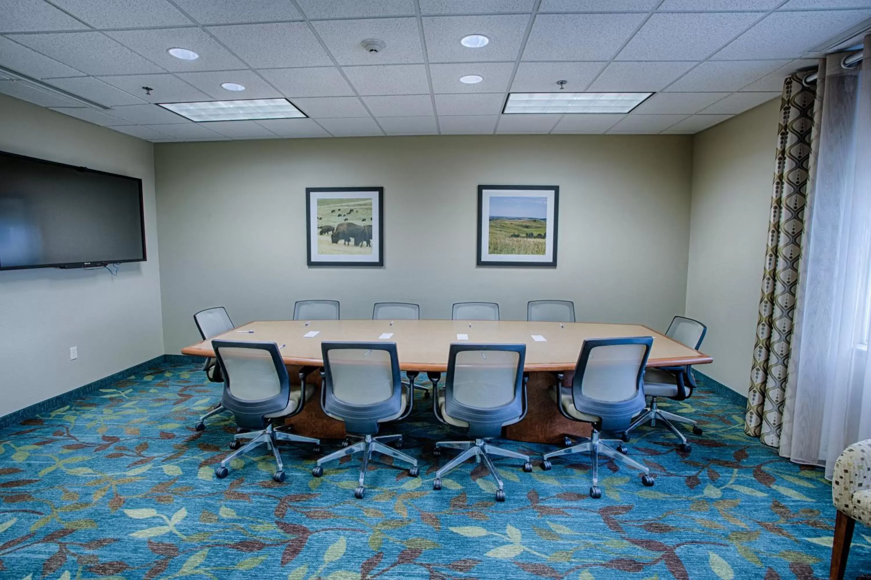 Meeting/conference room, Business Area/Conference Room in Candlewood Suites Fargo-North Dakota State University, an IHG Hotel