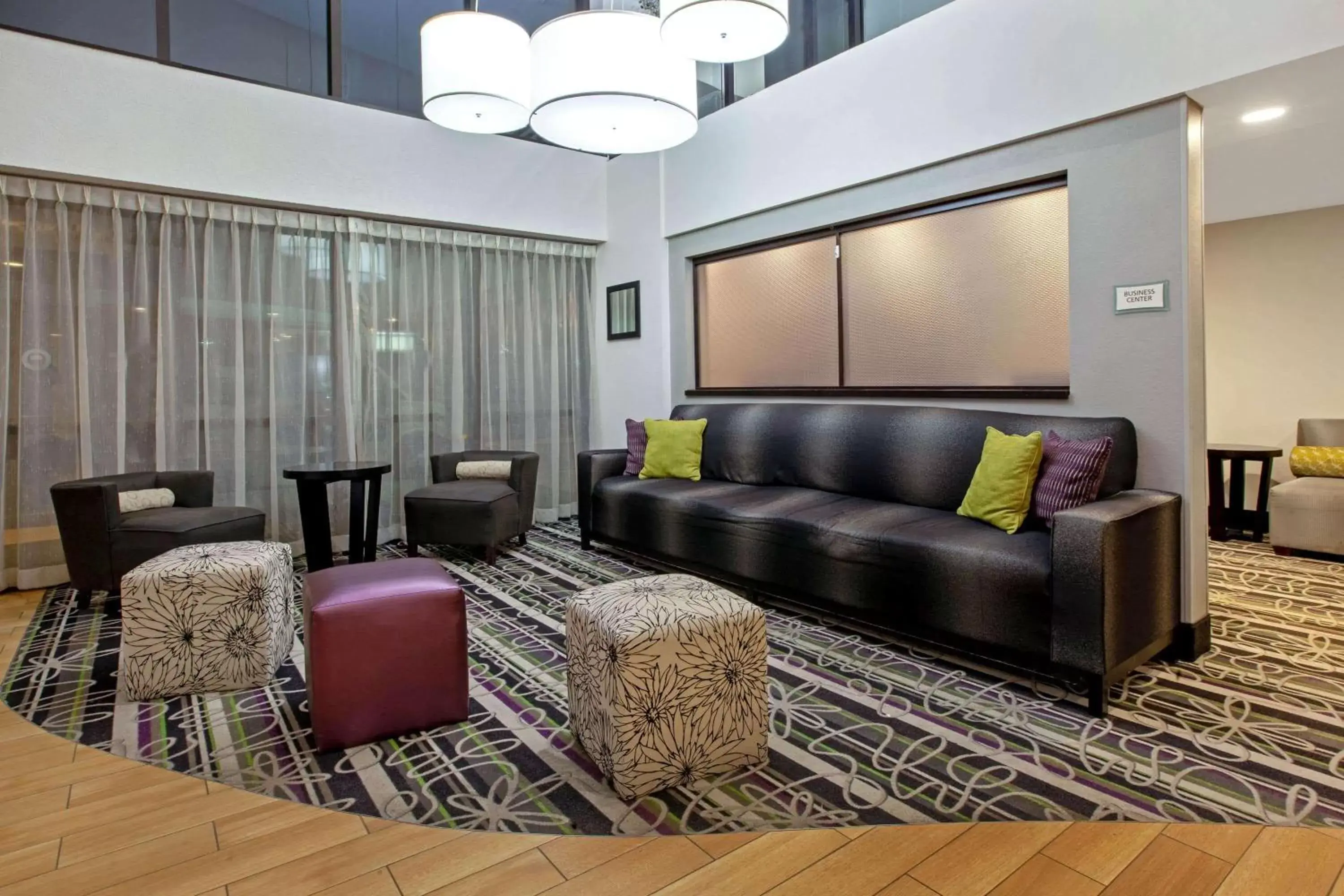 Lobby or reception, Seating Area in La Quinta by Wyndham Detroit Metro Airport