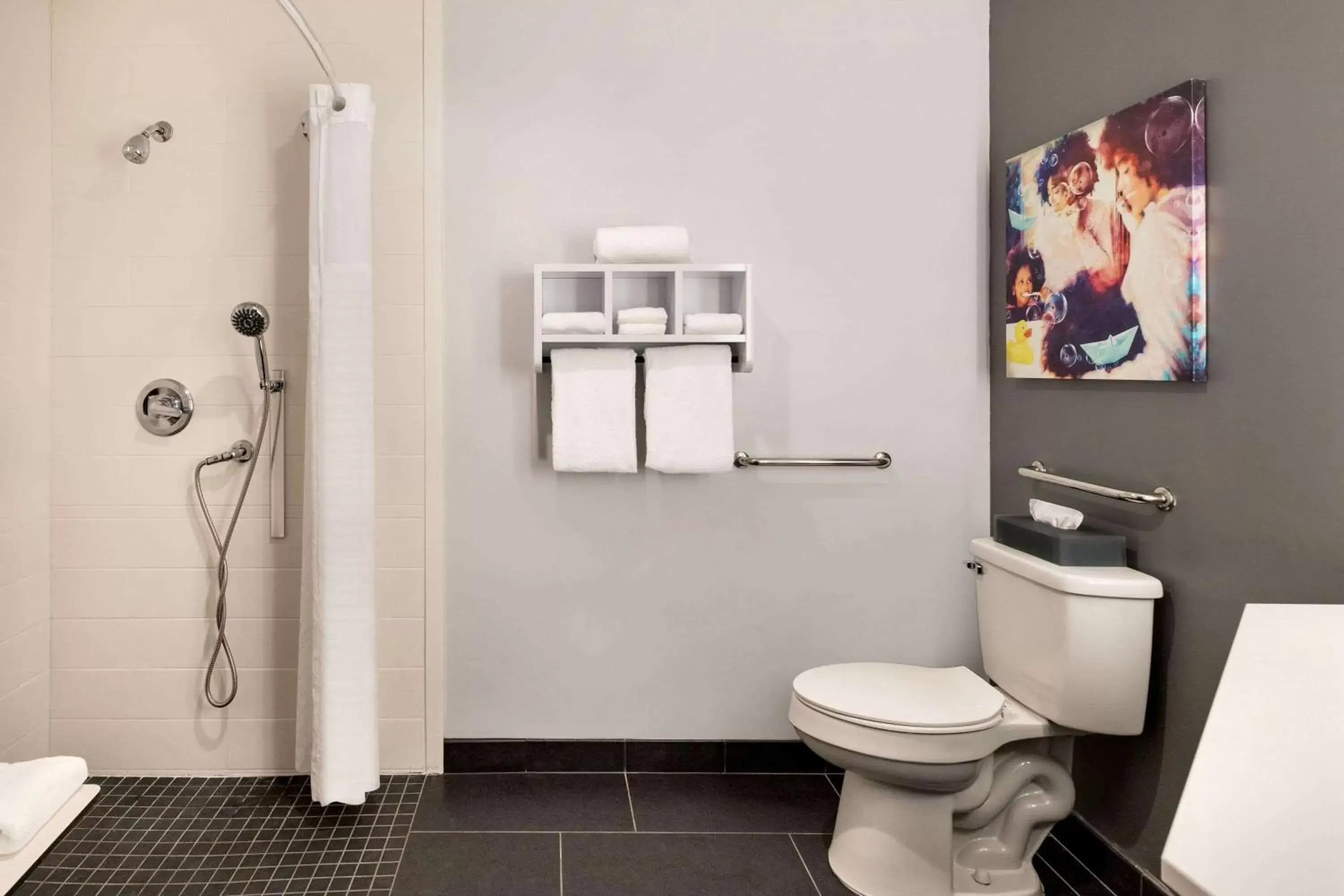 Shower, Bathroom in La Quinta Inn & Suites by Wyndham Dothan