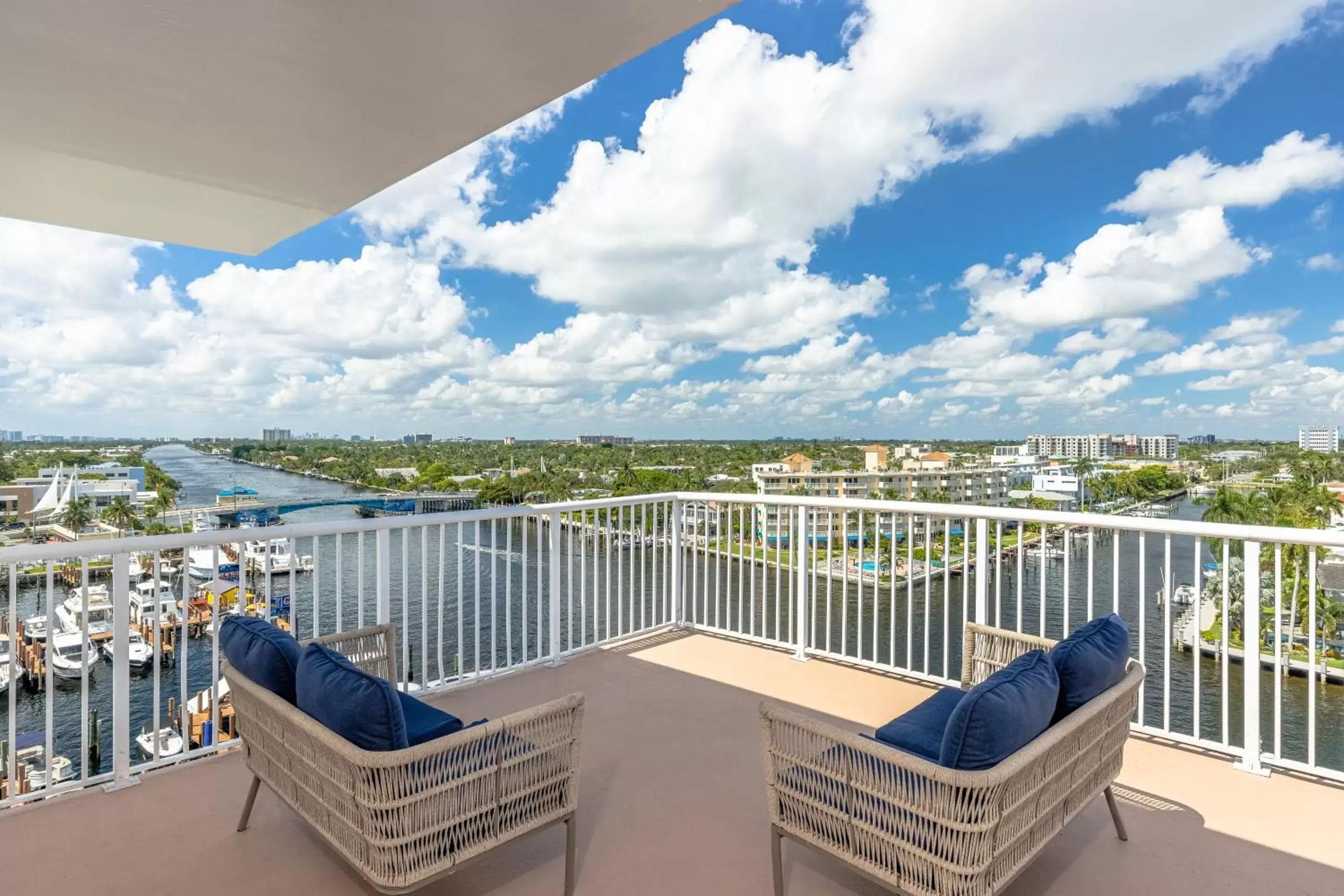 Balcony/Terrace in Sands Harbor Resort and Marina