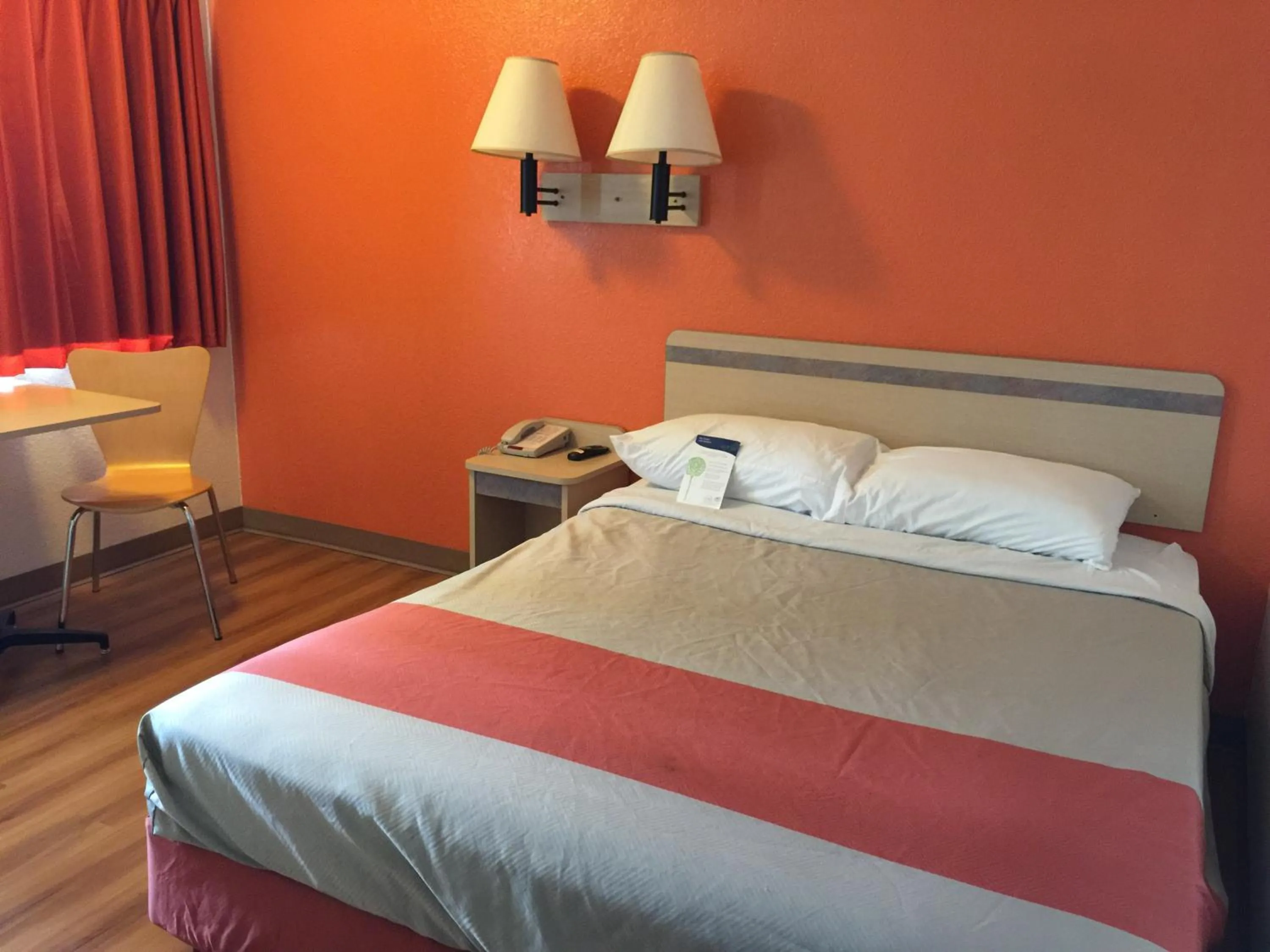 Bedroom, Bed in Motel 6-Yreka, CA