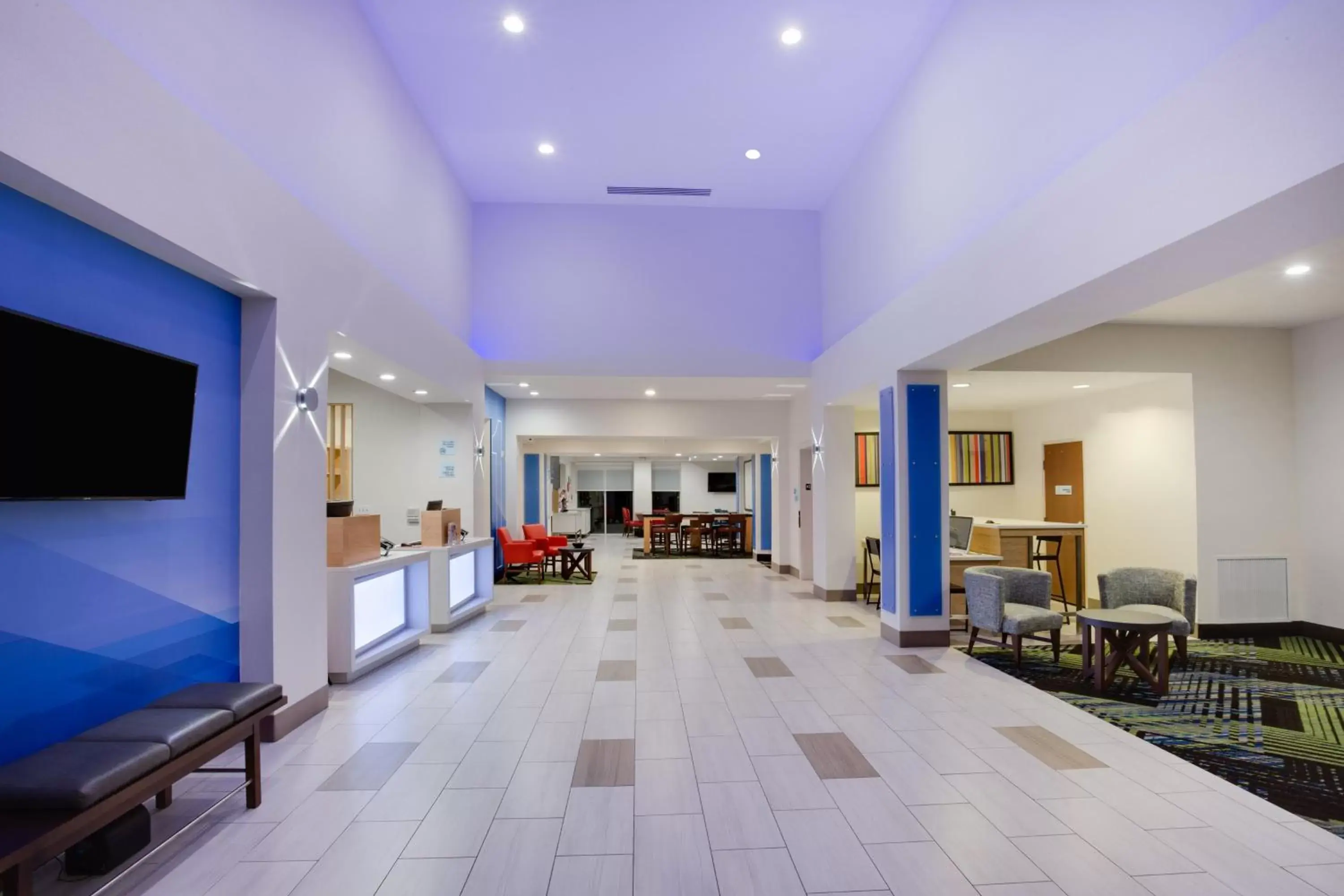 Lobby or reception in Holiday Inn Express & Suites., an IHG Hotel