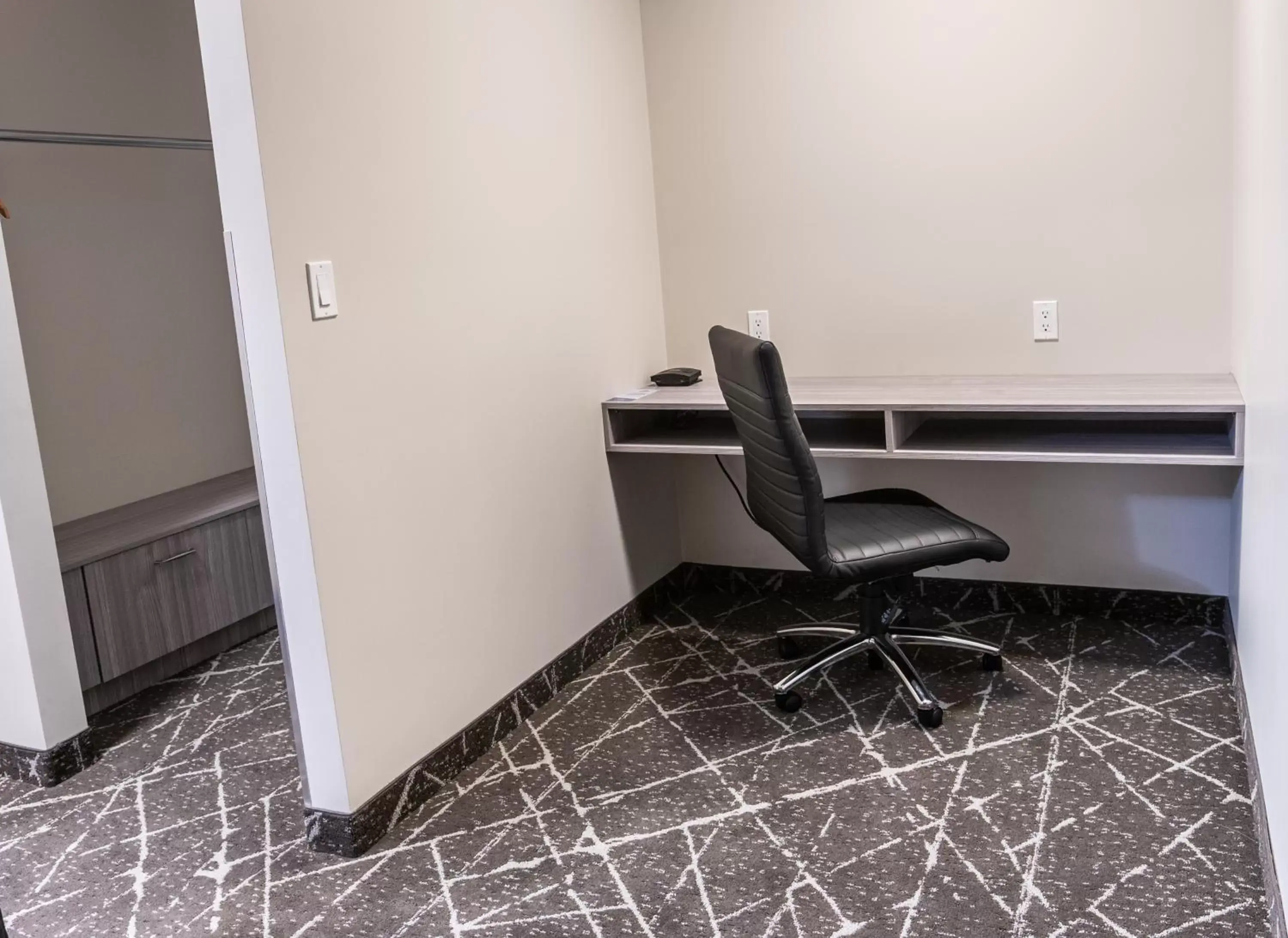 Meeting/conference room in Microtel Inn & Suites by Wyndham Lloydminster
