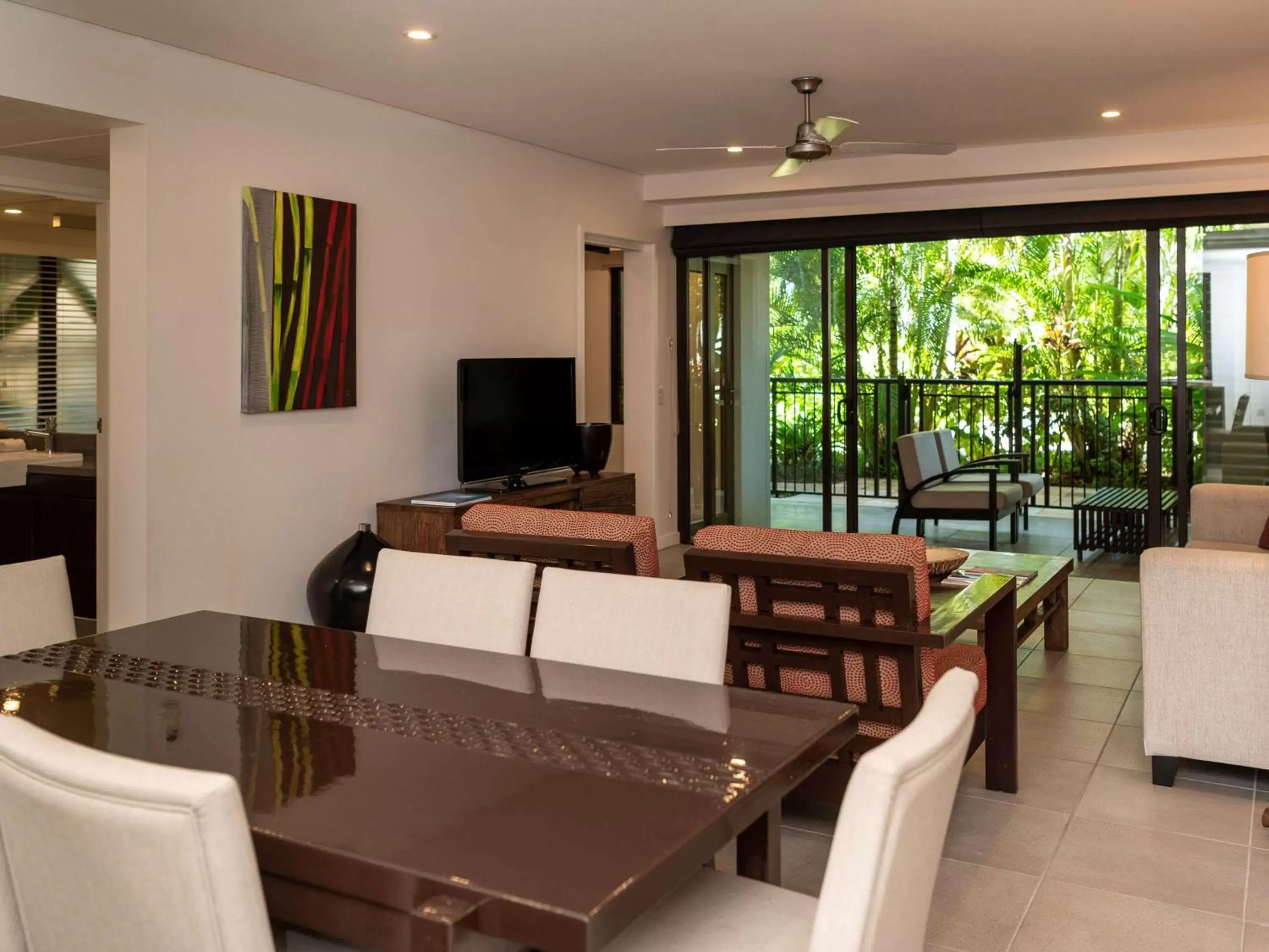 Photo of the whole room, Seating Area in Pullman Port Douglas Sea Temple Resort and Spa