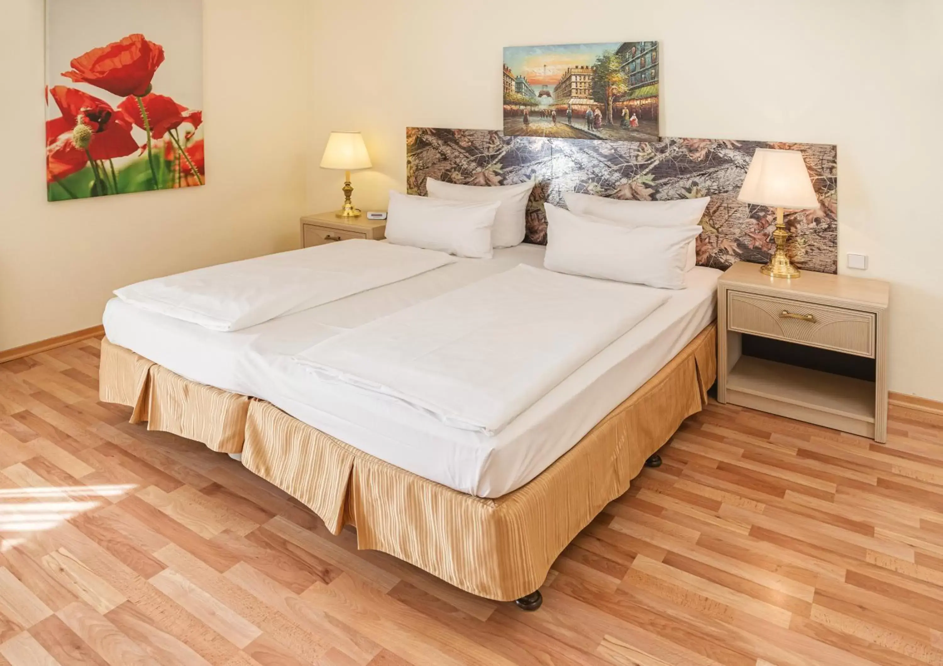 Photo of the whole room, Bed in Hotel am Schloß Köpenick by Golden Tulip Photo of the whole room, Bed in Hotel am Schloß Köpenick by Golden Tulip