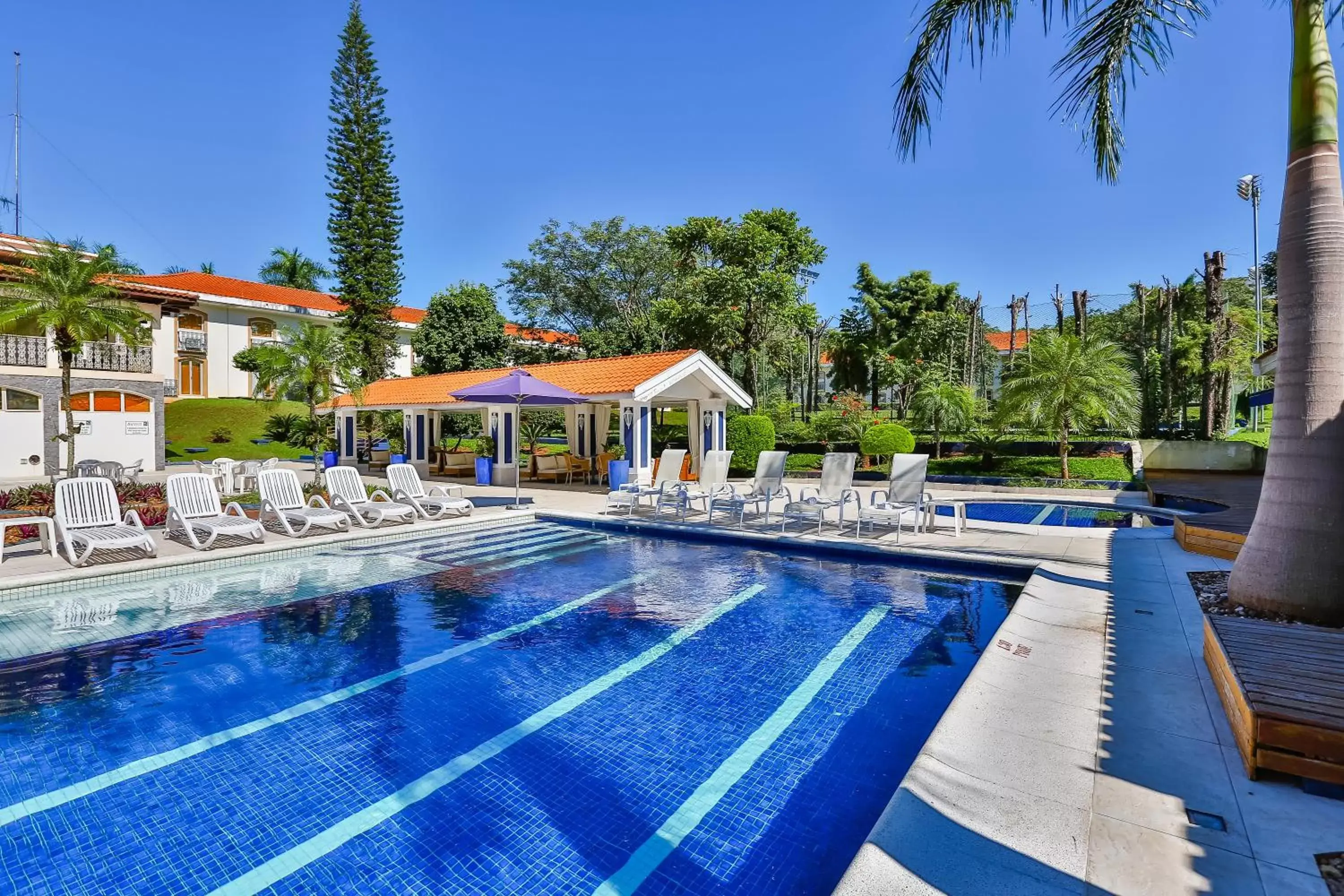 Garden, Swimming Pool in Sun Valley Marília by Atlantica