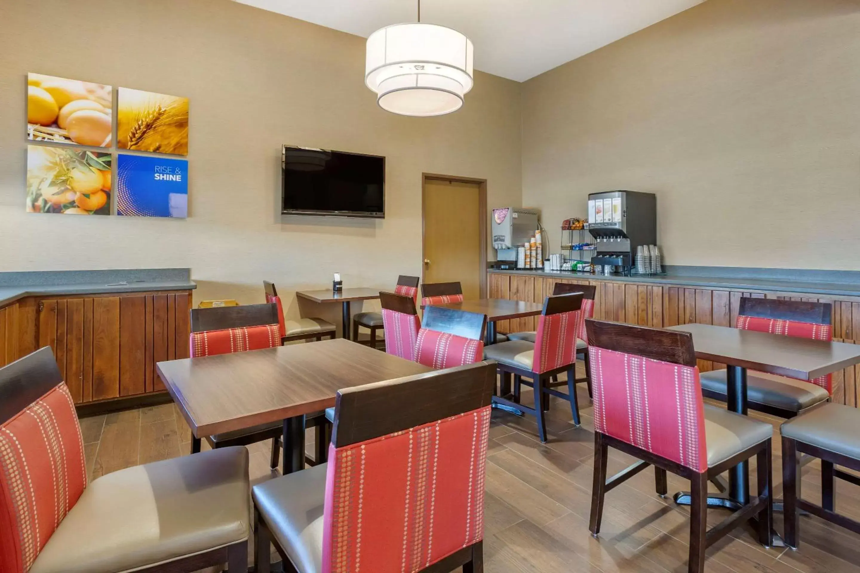 Restaurant/Places to Eat in Comfort Inn at Buffalo Bill Village Resort