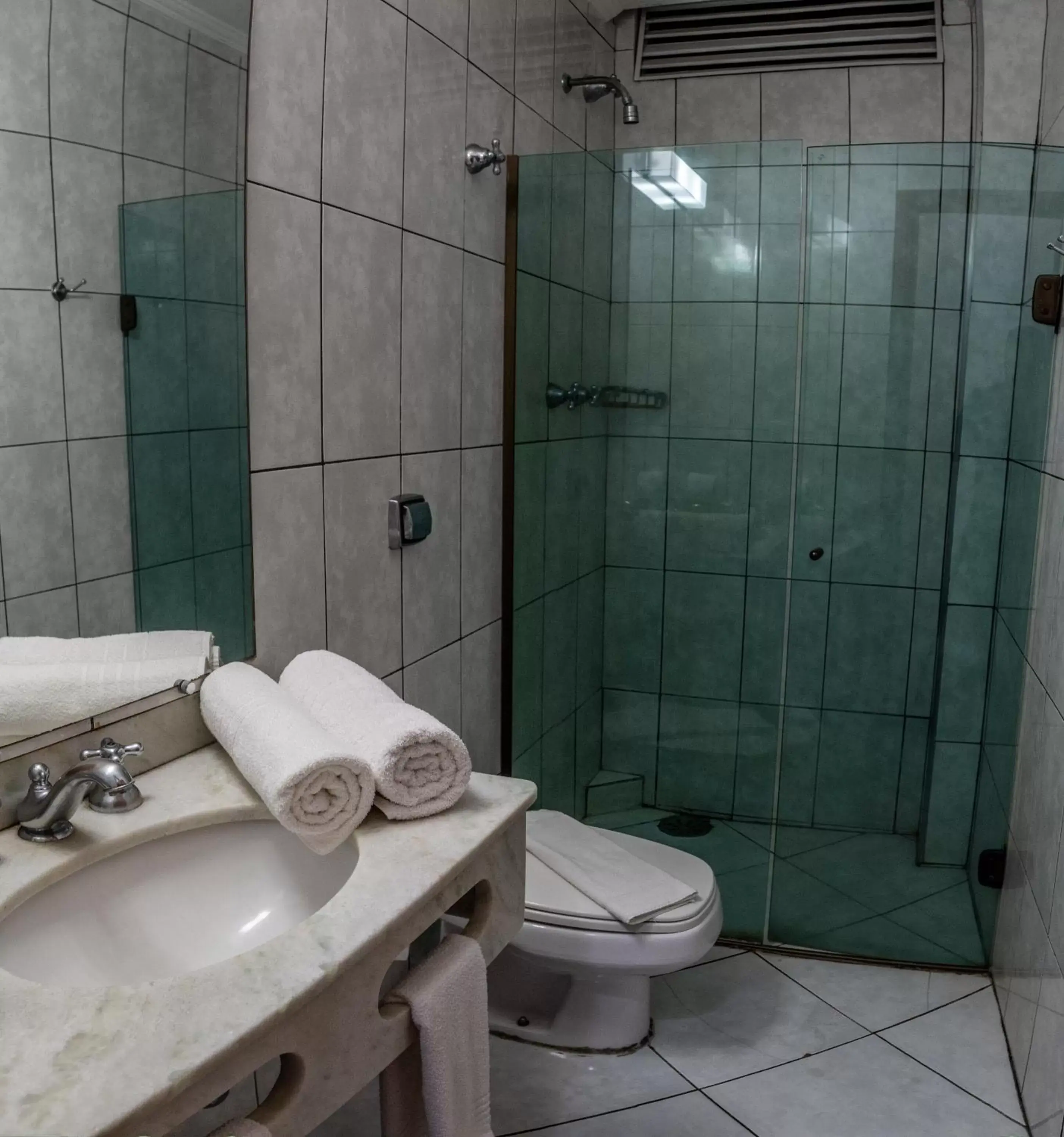 Bathroom in Strand Hotel Guarujá Frente Mar