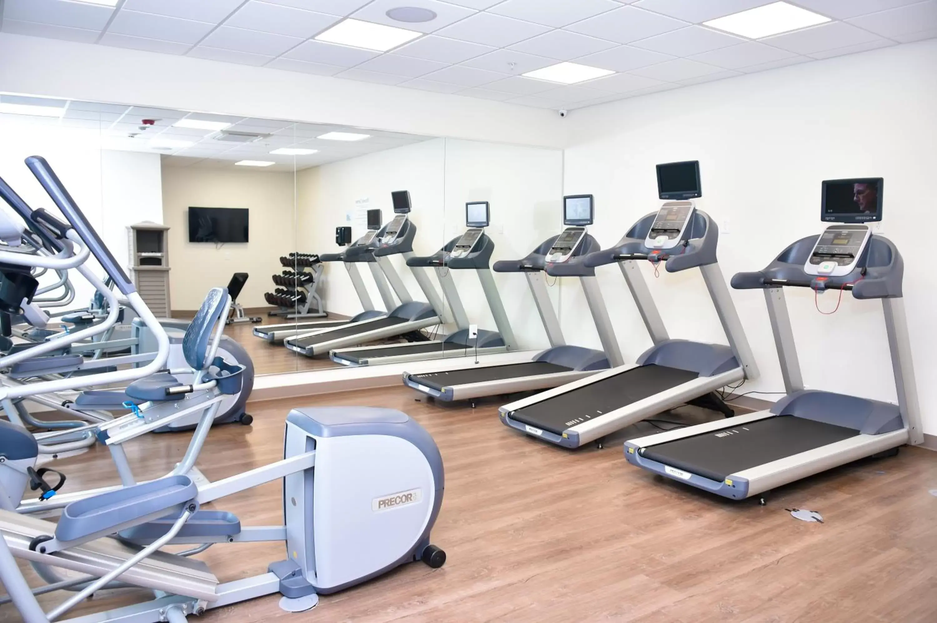 Fitness centre/facilities, Fitness Center/Facilities in Holiday Inn Express & Suites - Bensenville - O'Hare, an IHG Hotel