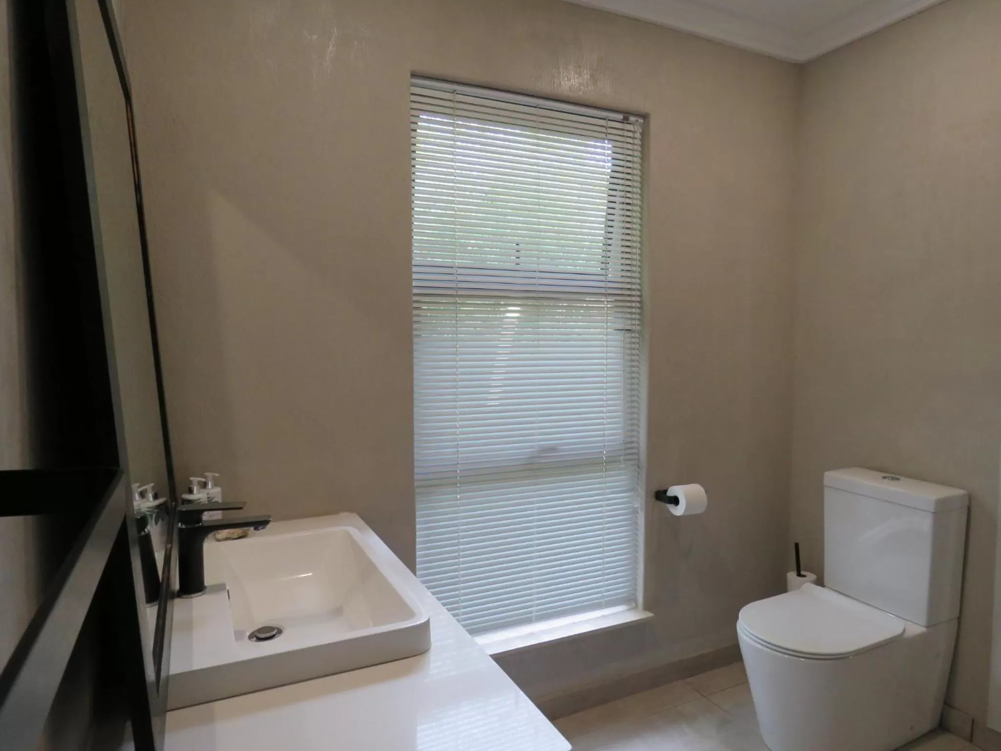 Toilet, Bathroom in Jedidja Bed and Breakfast