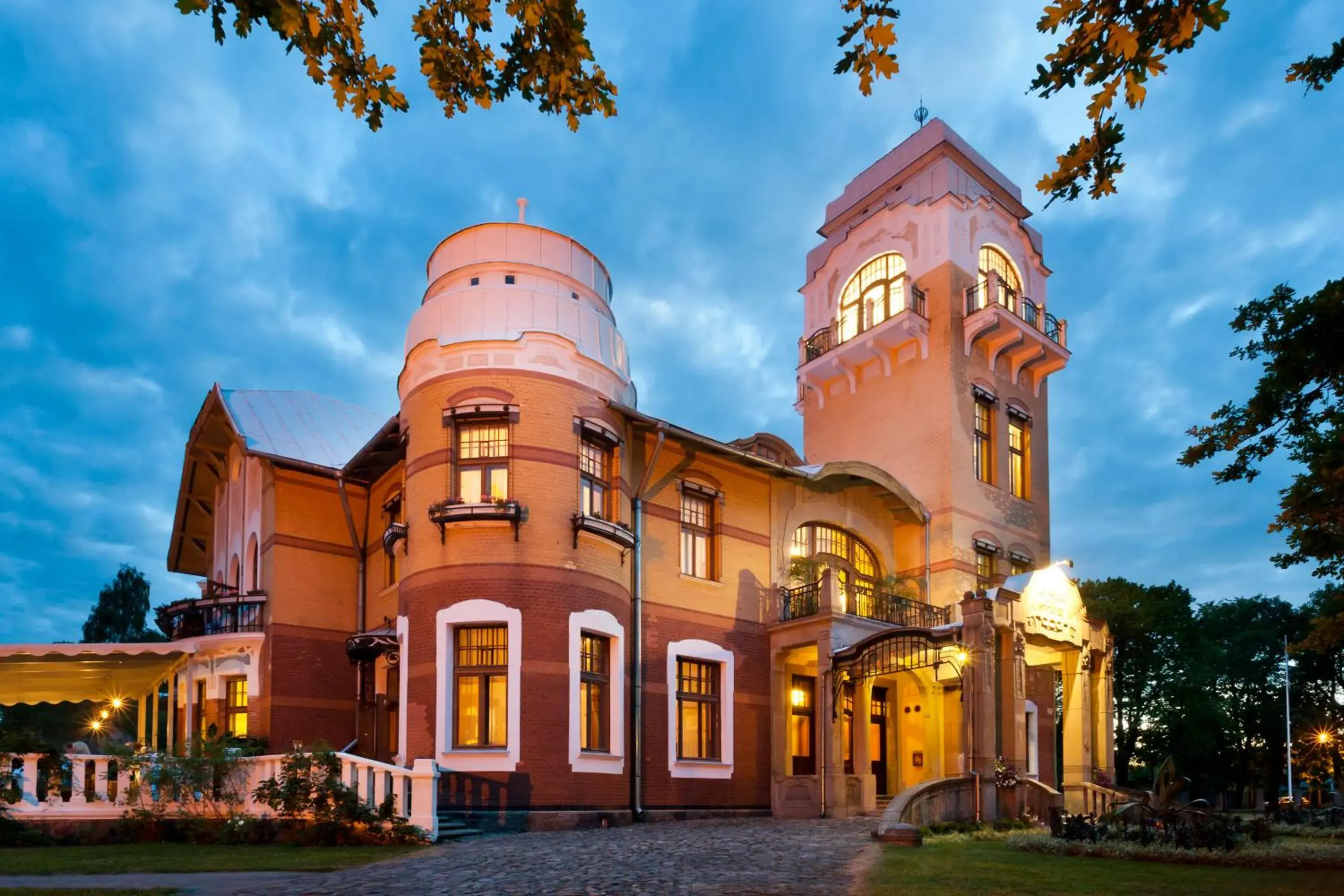 Facade/entrance, Property Building in Villa Ammende Restaurant and Hotel