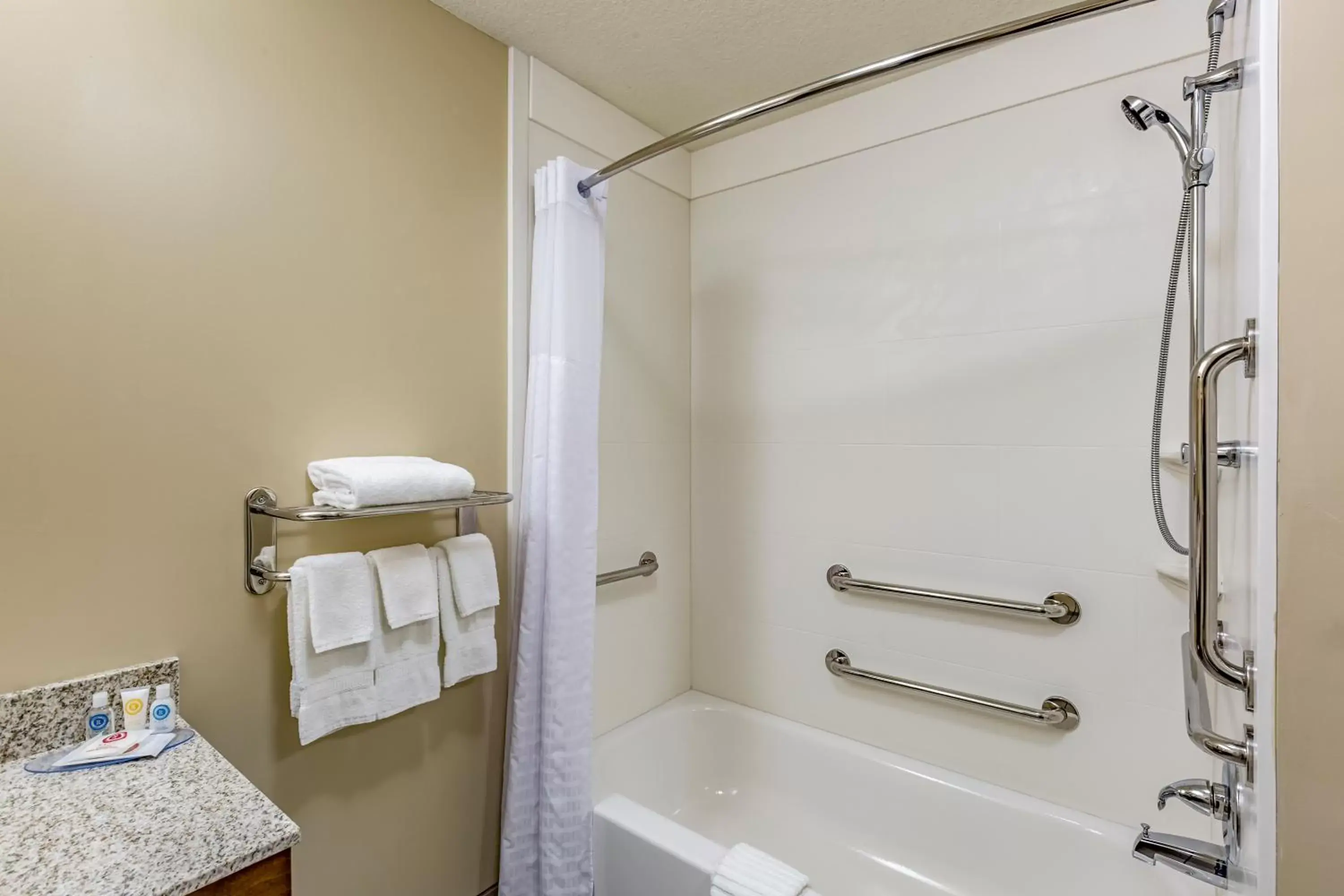 Bathroom in Comfort Inn Altoona-Des Moines