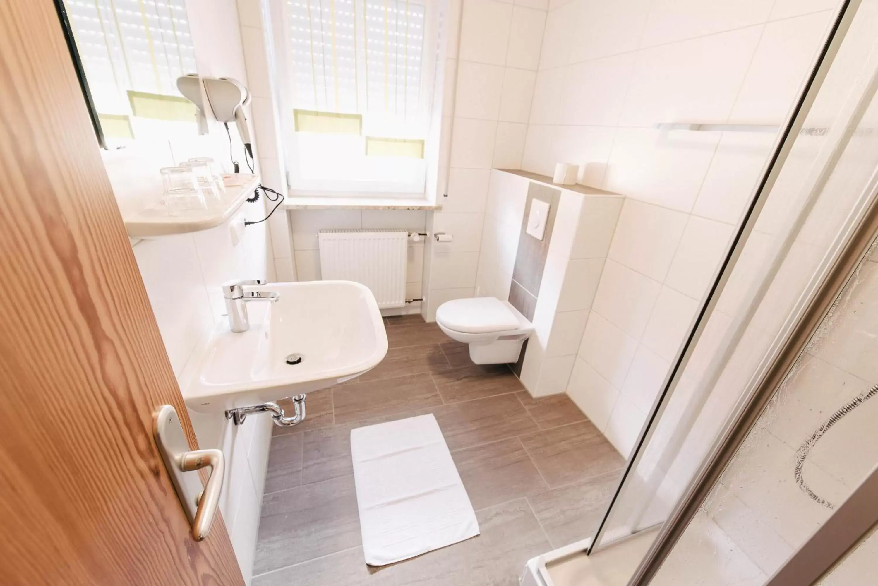 Bathroom in Gasthof Metzgerei Linsmeier