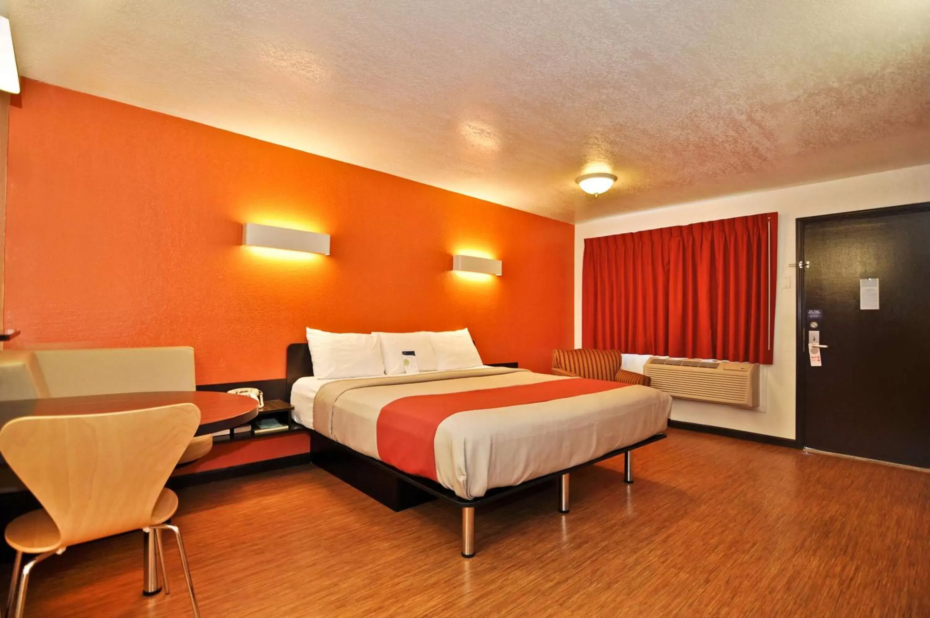 Photo of the whole room, Room Photo in Motel 6-Willows, CA