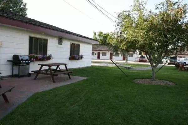 Property Building in Covered Wagon Motel Lusk WY