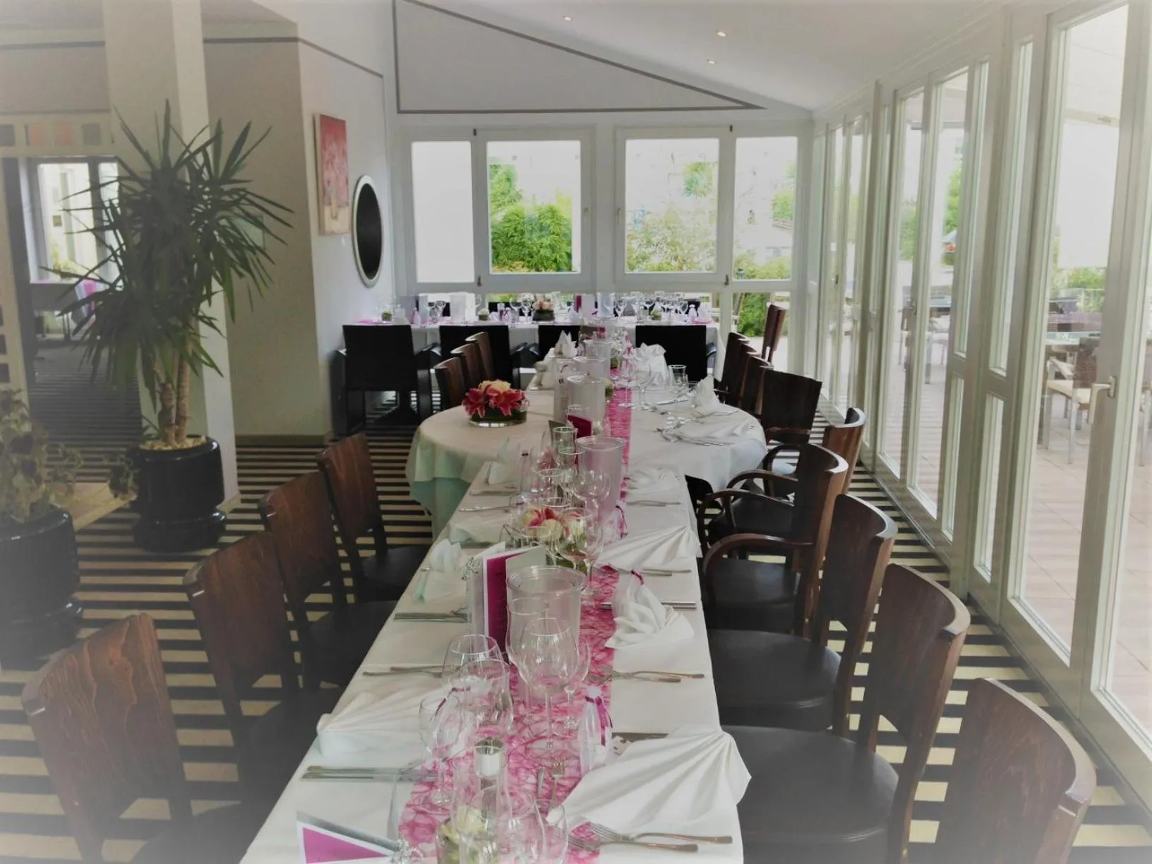 Restaurant/places to eat in Hotel Ambiente Walldorf