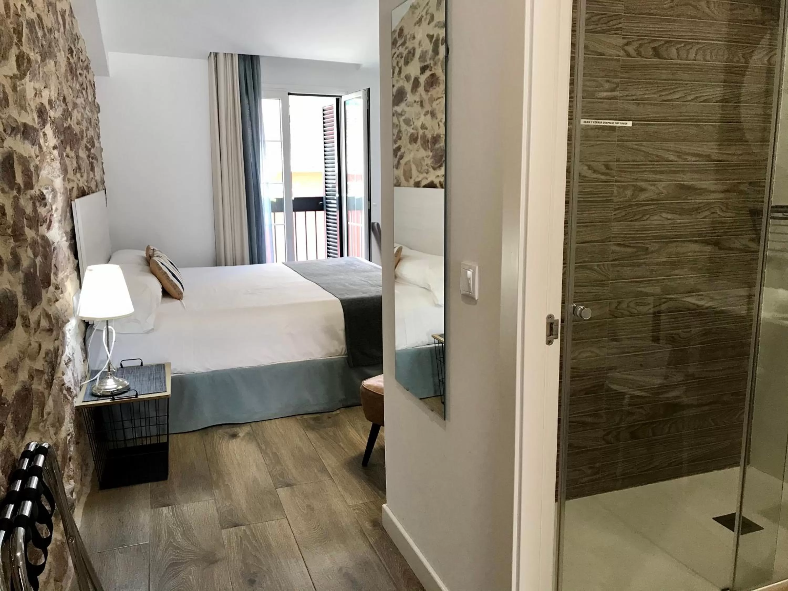 Text overlay, Bed in Soléa House Hotel Boutique