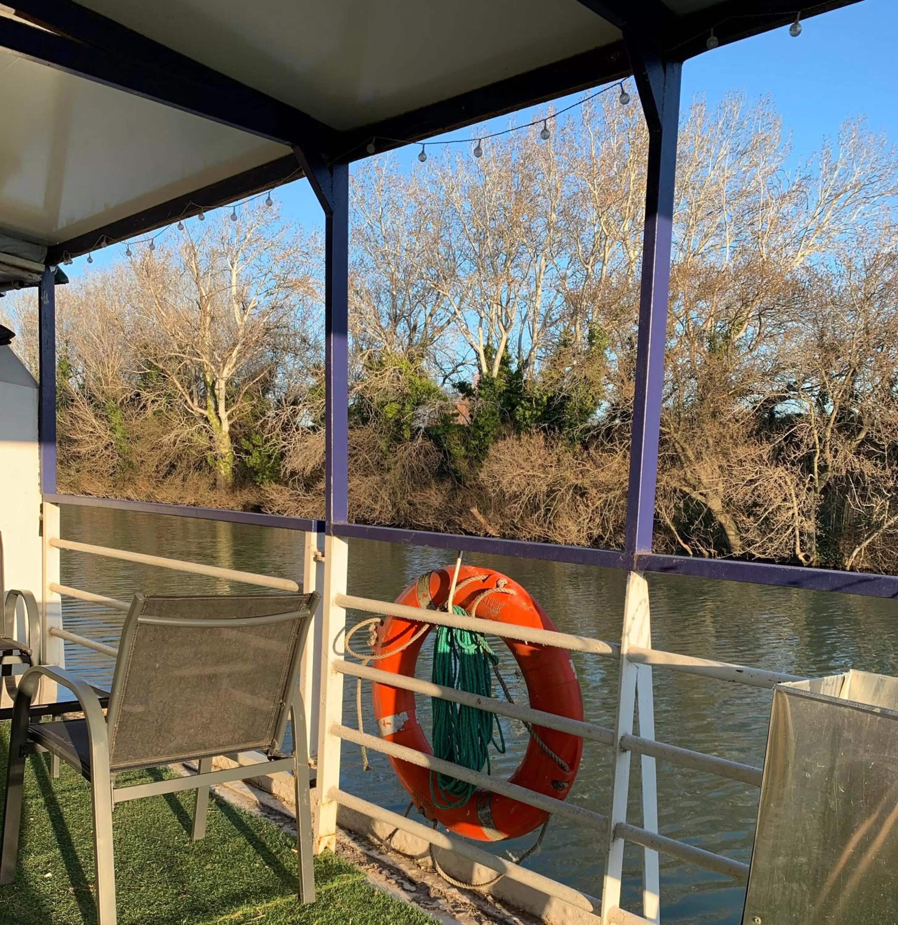 River view in Péniche Le Pescalune - Chambre d'hôtes