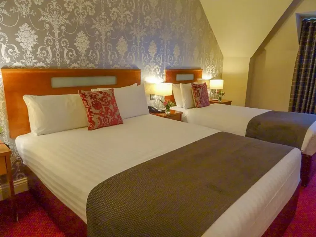 Bedroom, Bed in Raheen Woods Hotel