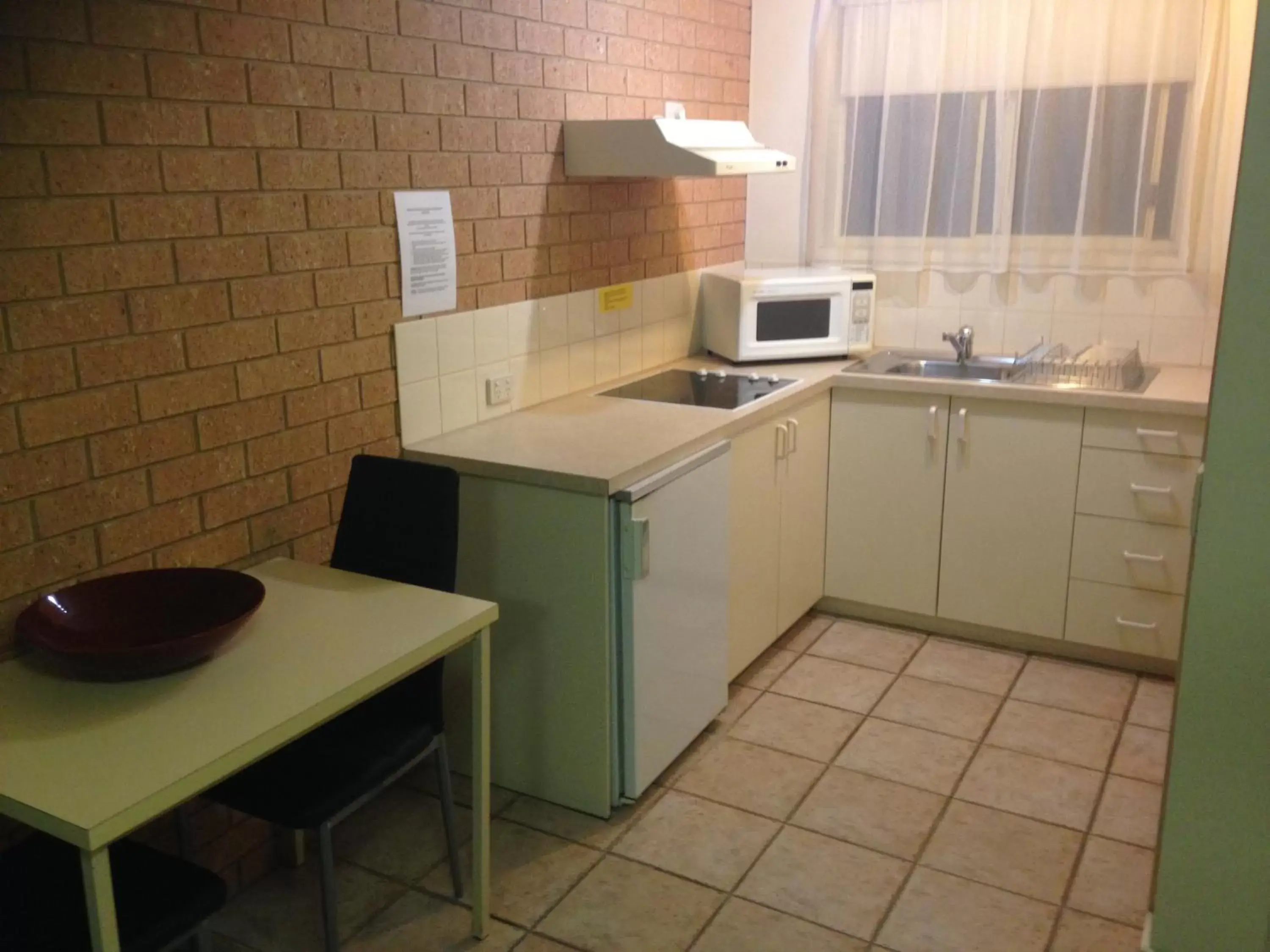 Kitchen or kitchenette, Kitchen/Kitchenette in Beachcomber Motel & Apartments