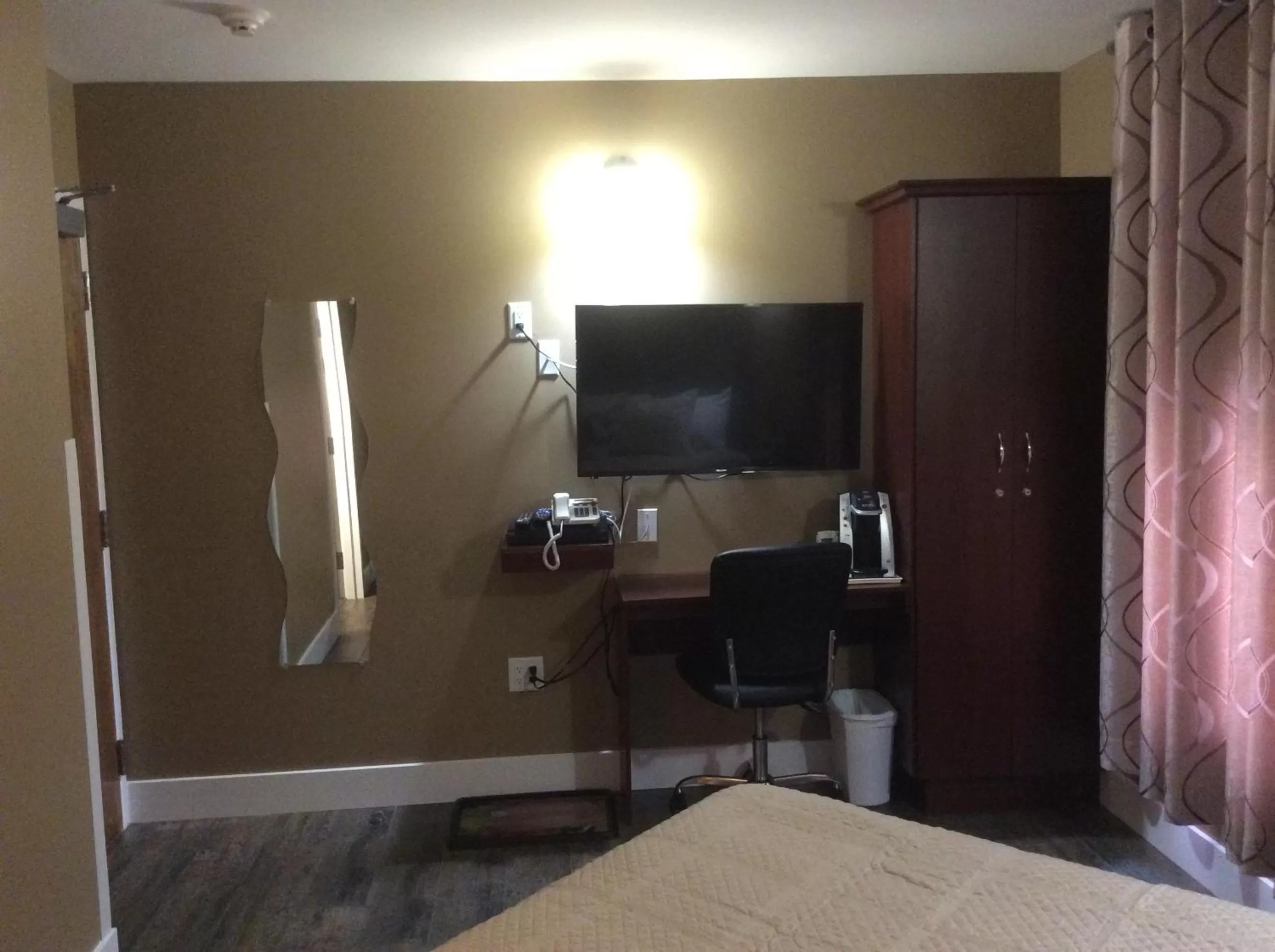 TV and multimedia, TV/Entertainment Center in Villegiature Deux Rivieres Resort