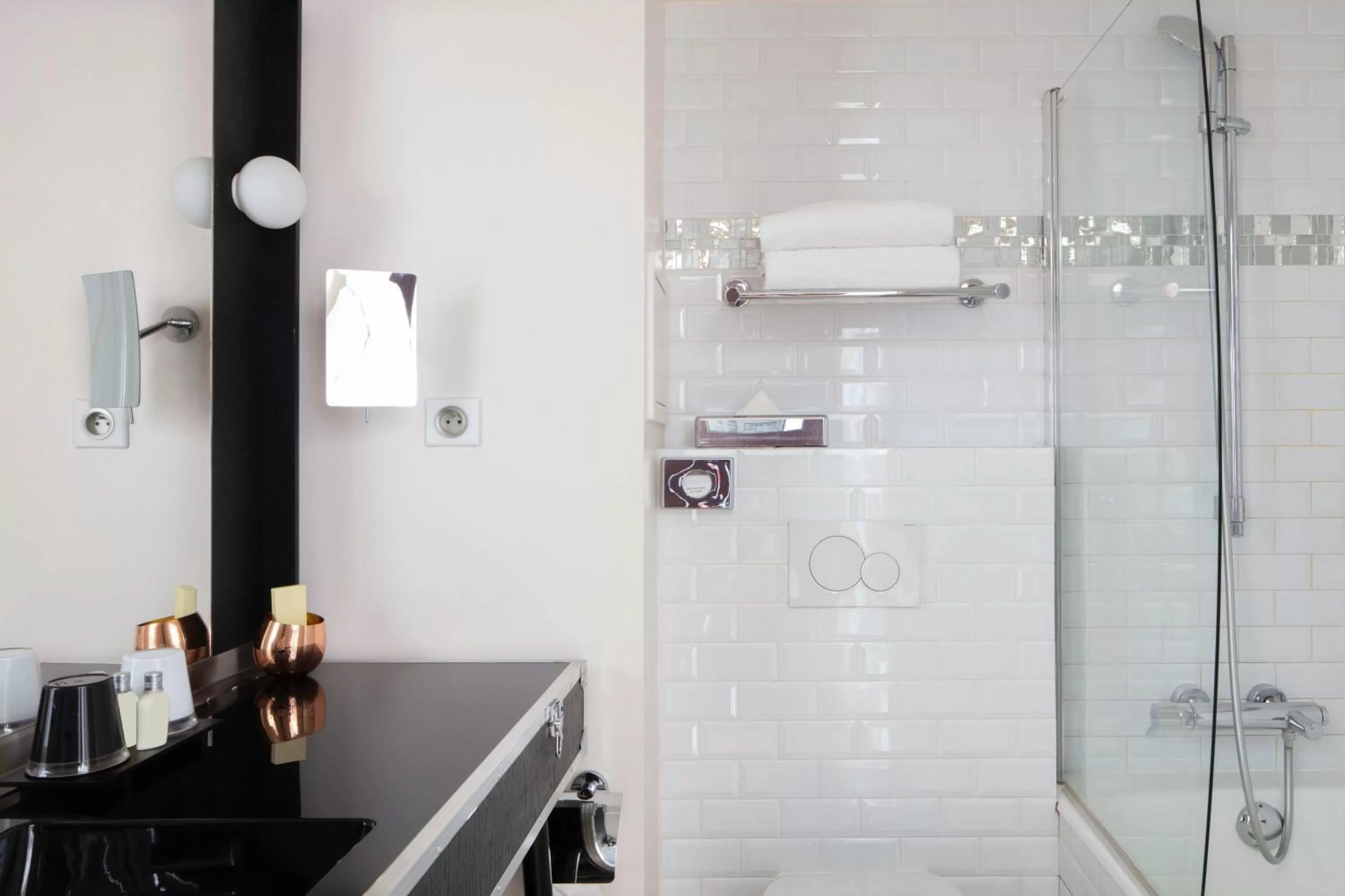 Bathroom in Le 123 Sébastopol - Astotel