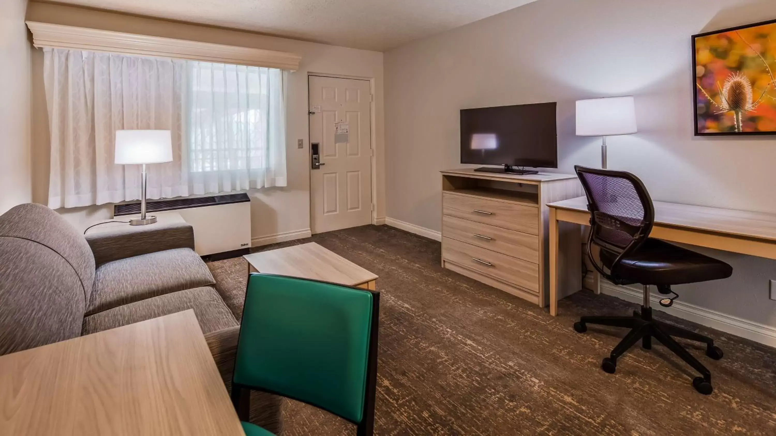 Photo of the whole room, Seating Area in Best Western Inn Tooele