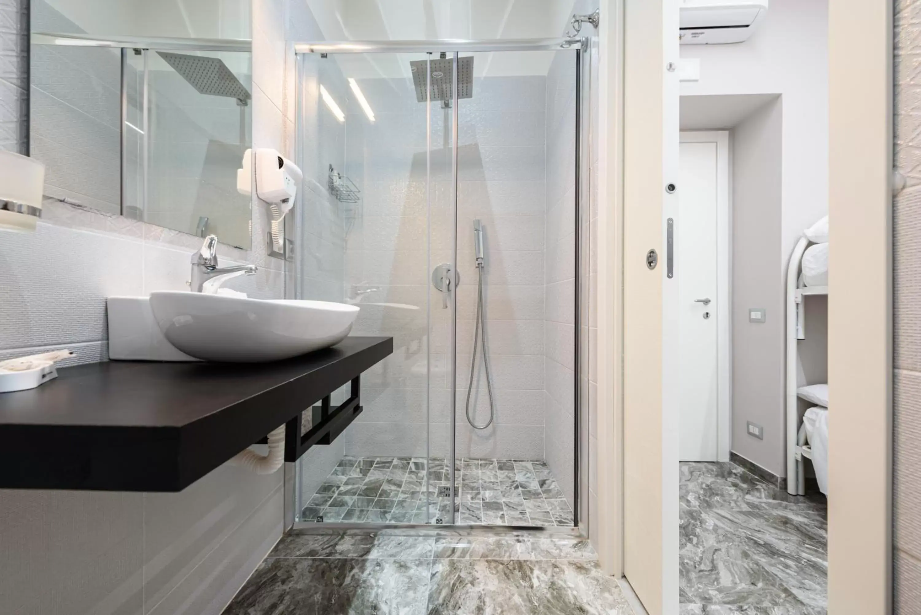 Shower, Bathroom in Elite del Centro Storico