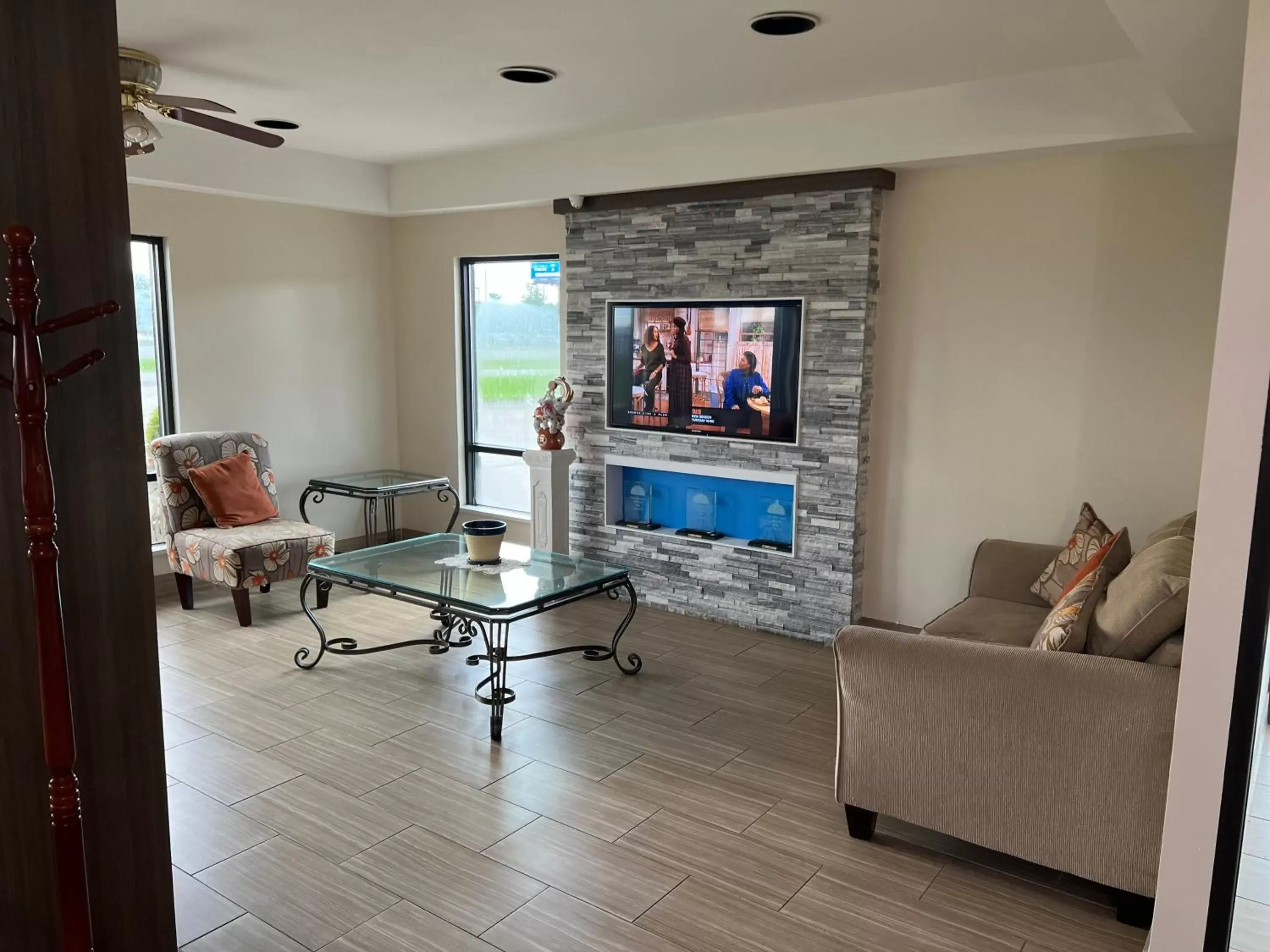 Lobby or reception, Seating Area in Days Inn & Suites by Wyndham Opelousas