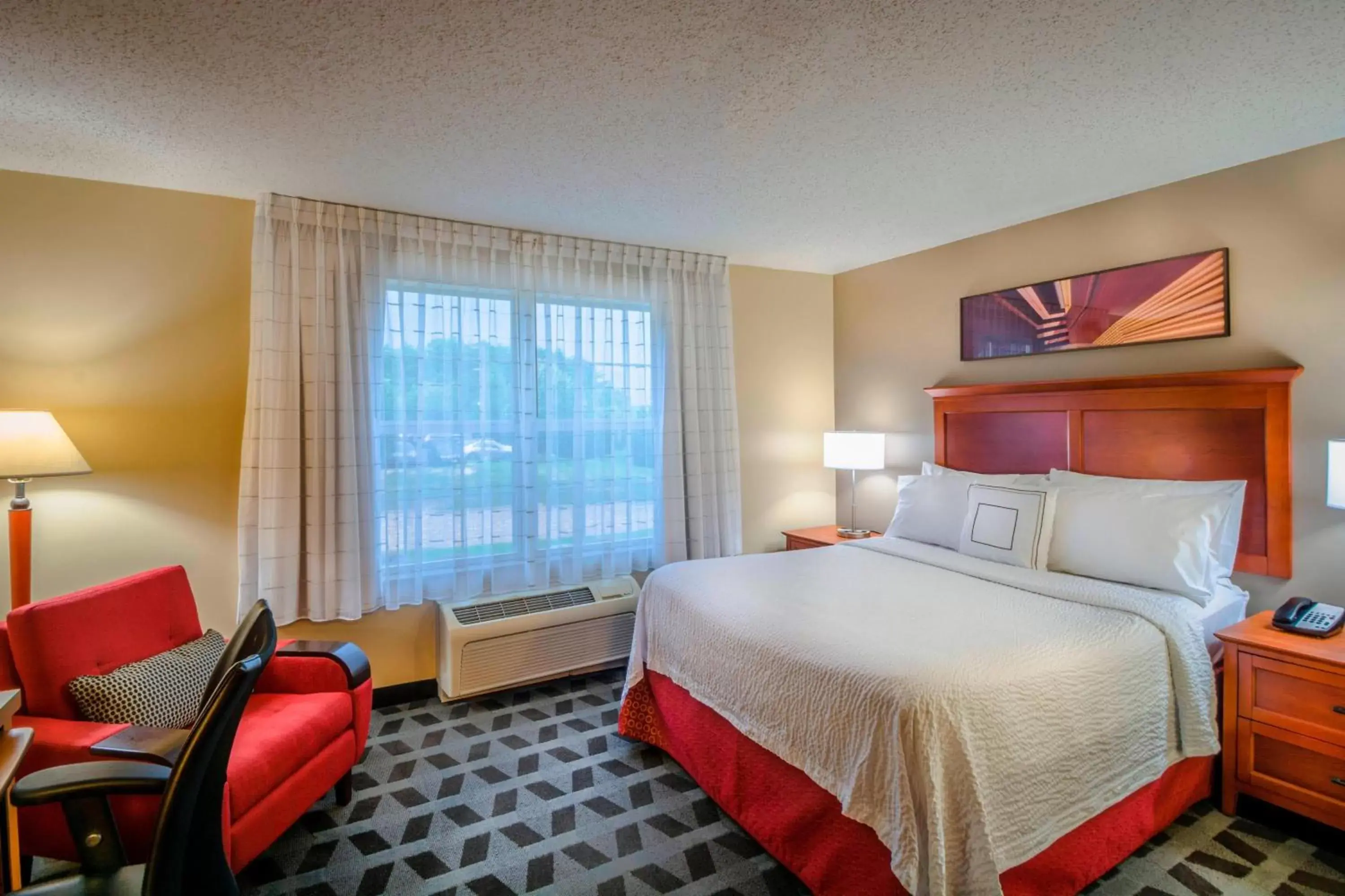 Bedroom in TownePlace Suites by Marriott Baltimore BWI Airport