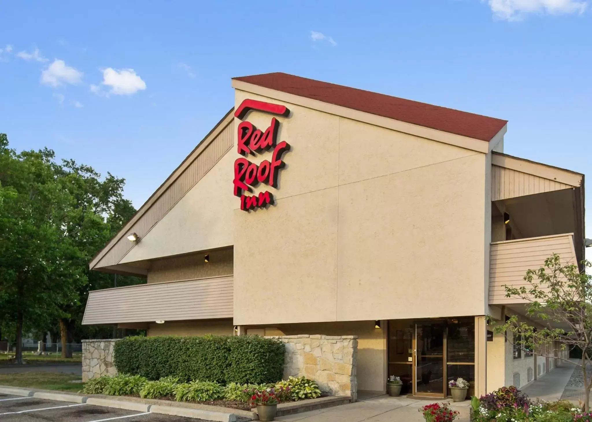 Property Building in Red Roof Inn Detroit - Roseville St Clair Shores