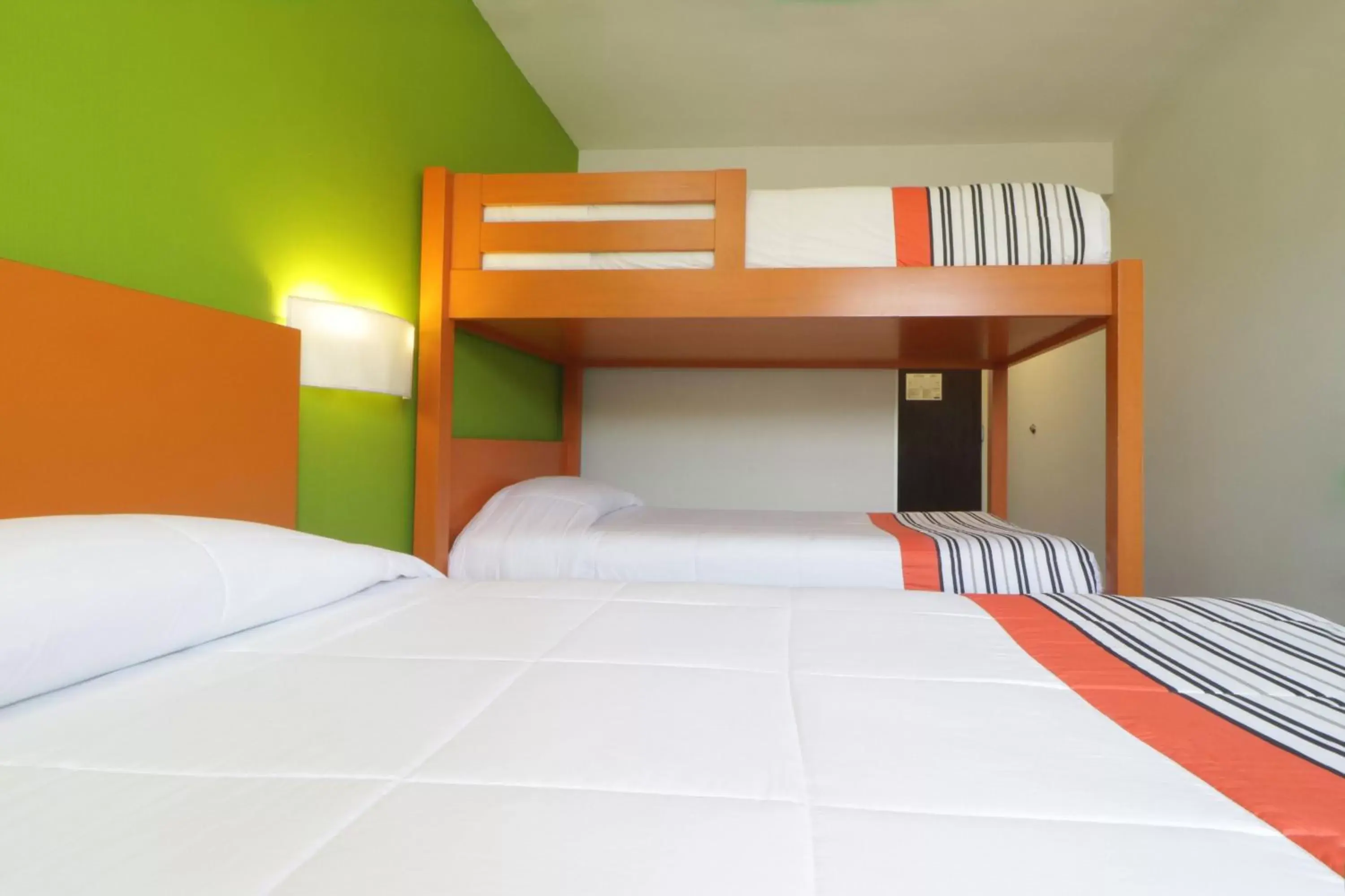 Photo of the whole room, Bunk Bed in City Express Junior by Marriott Toluca Aeropuerto