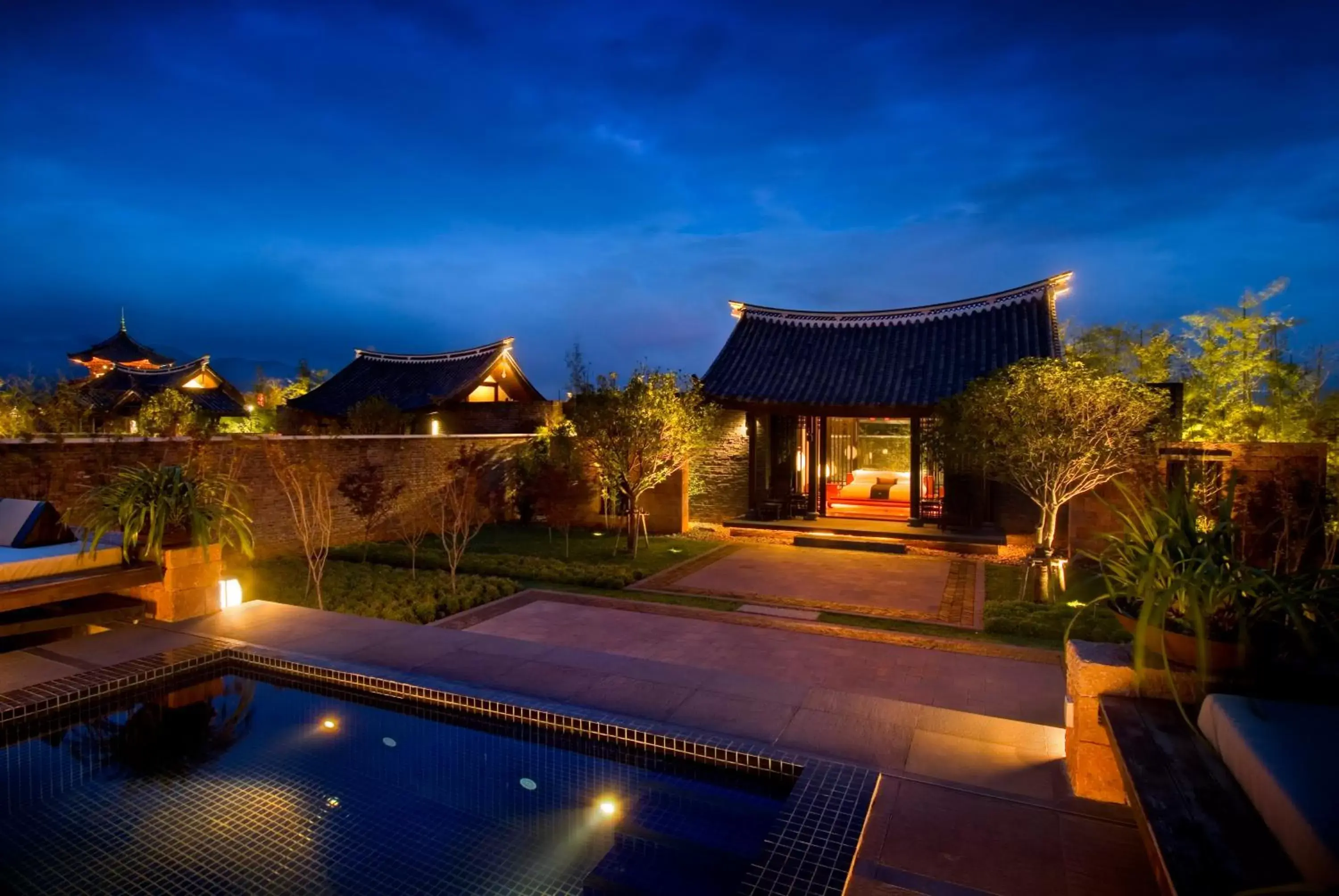 Property building, Swimming Pool in Banyan Tree Lijiang