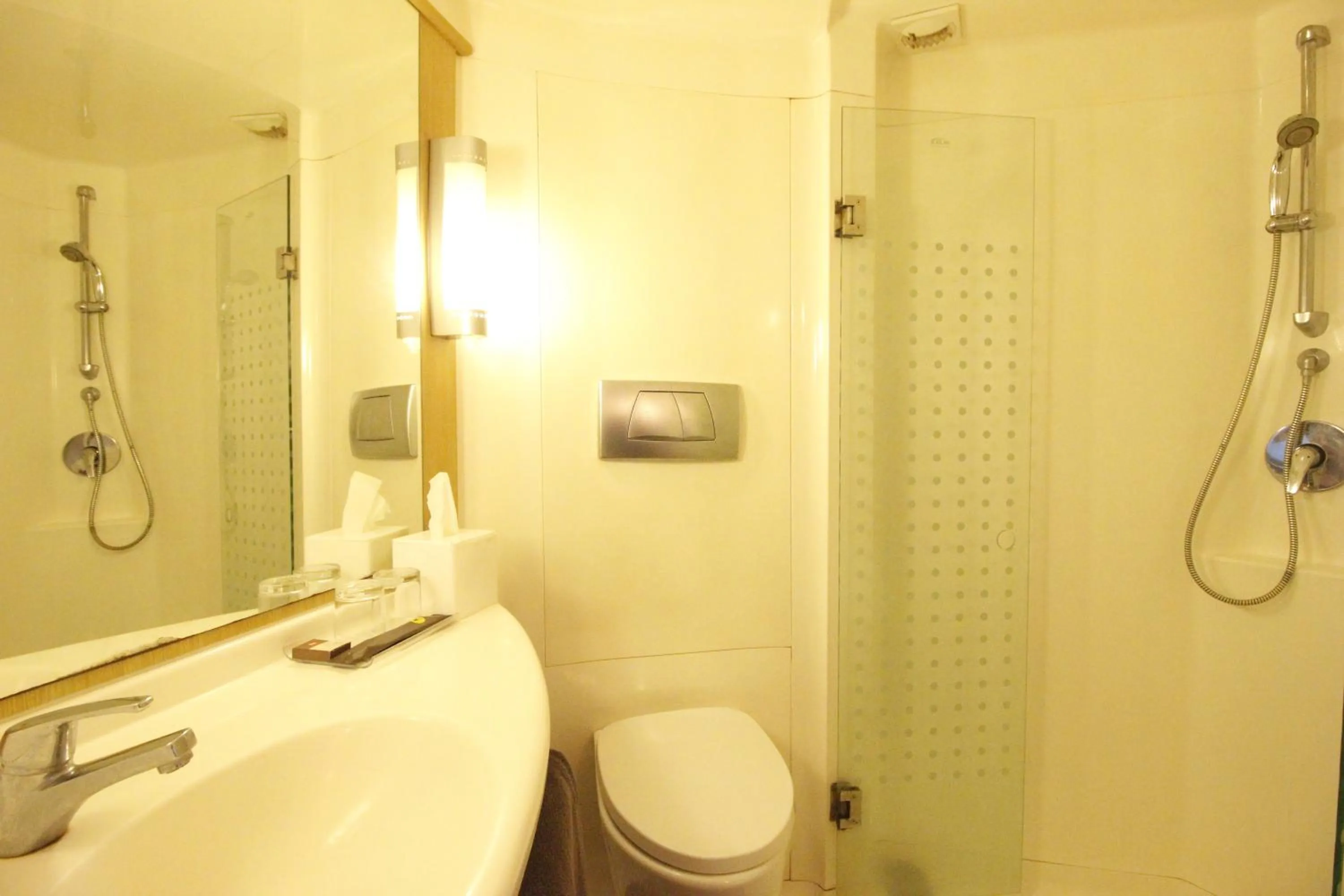Bathroom in Ibis Balikpapan