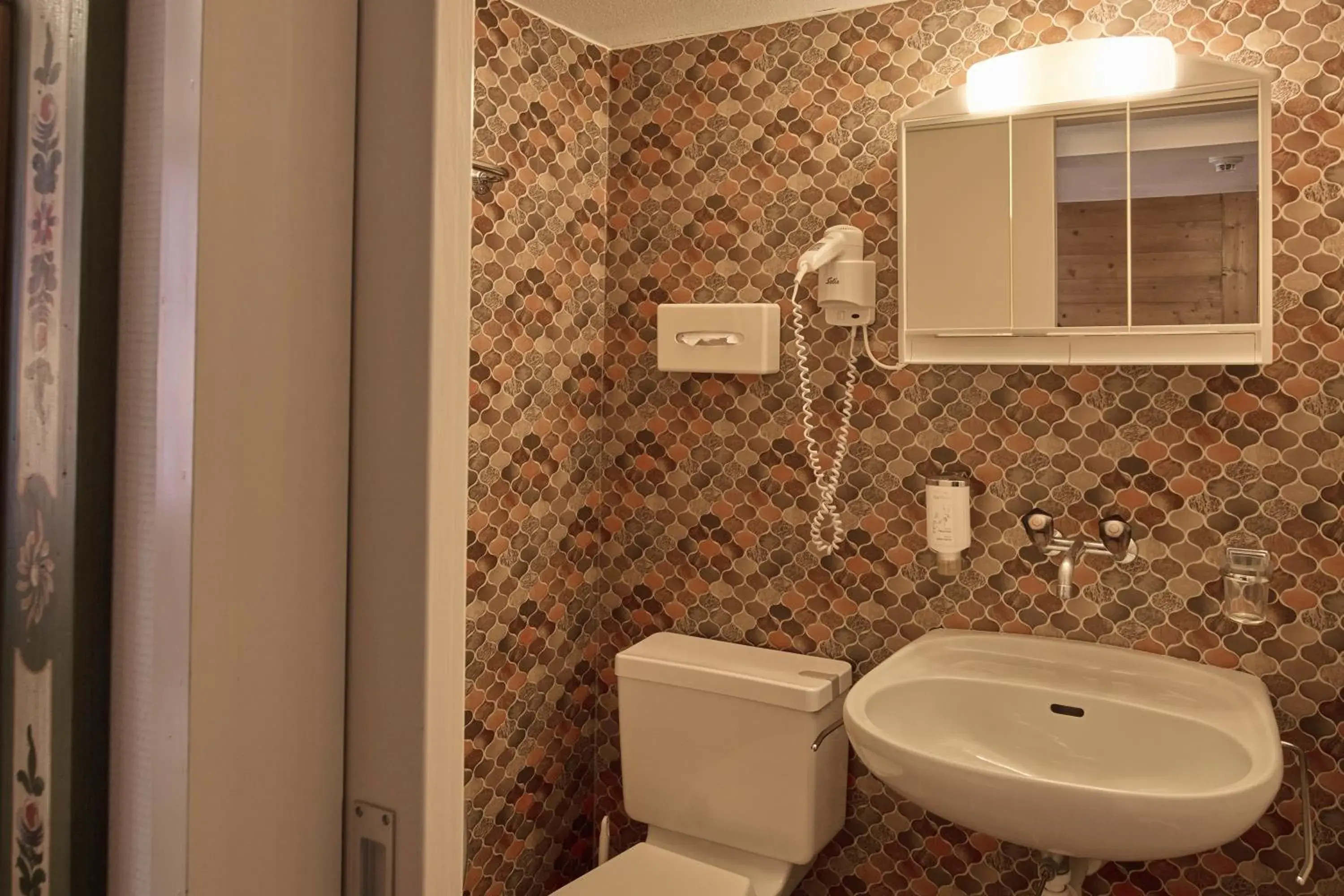 Bathroom in Baeren Hotel, The Bear Inn