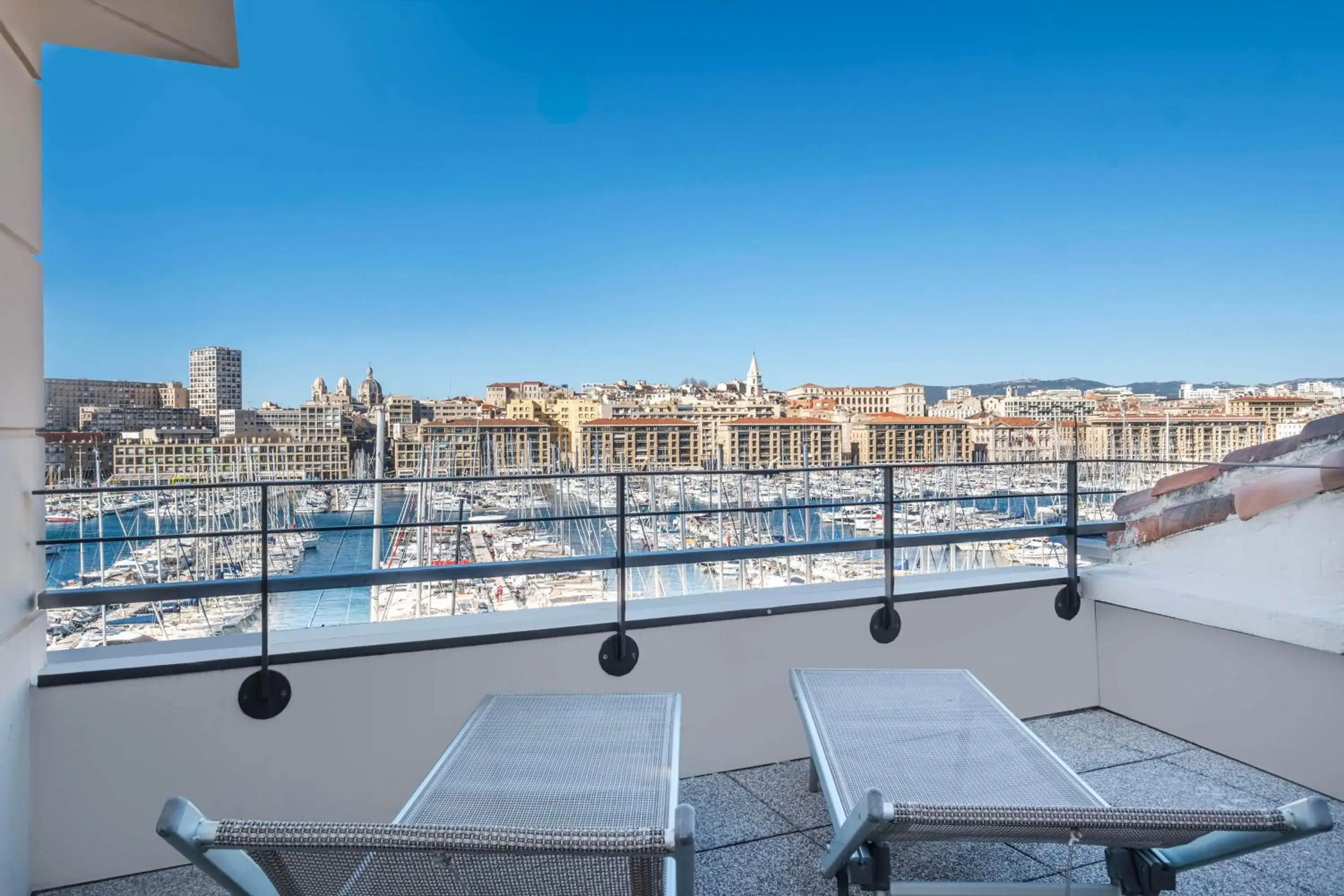 Photo of the whole room in Radisson Blu Hotel Marseille Vieux Port