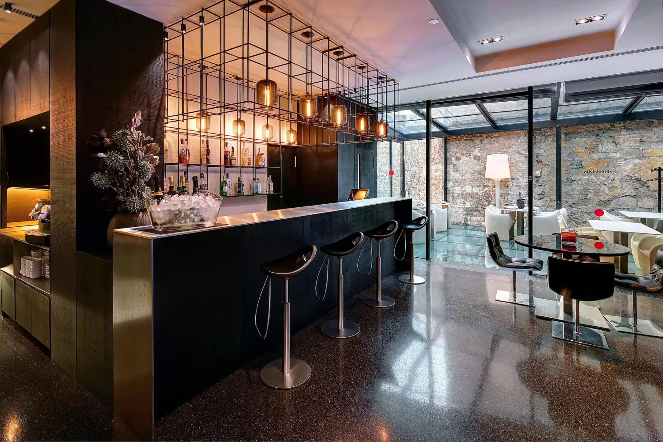 Restaurant/places to eat, Lounge/Bar in Olivia Plaza Hotel