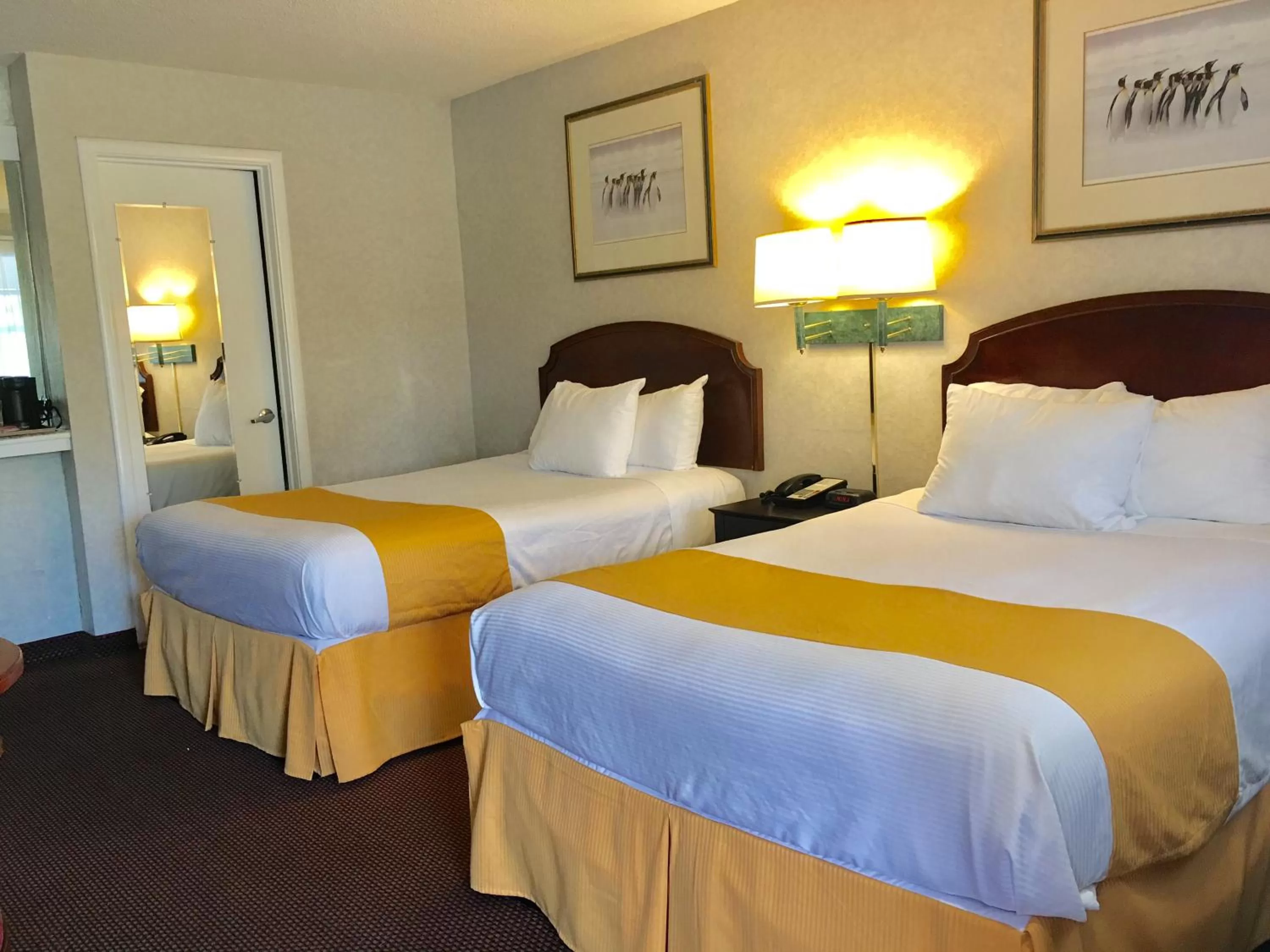 Bedroom, Bed in Pelican Inn