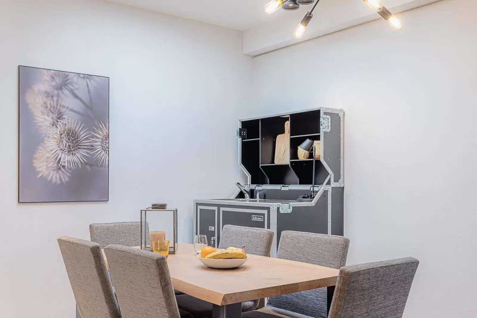 Dining area, TV/Entertainment Center in ALPINE INN Davos