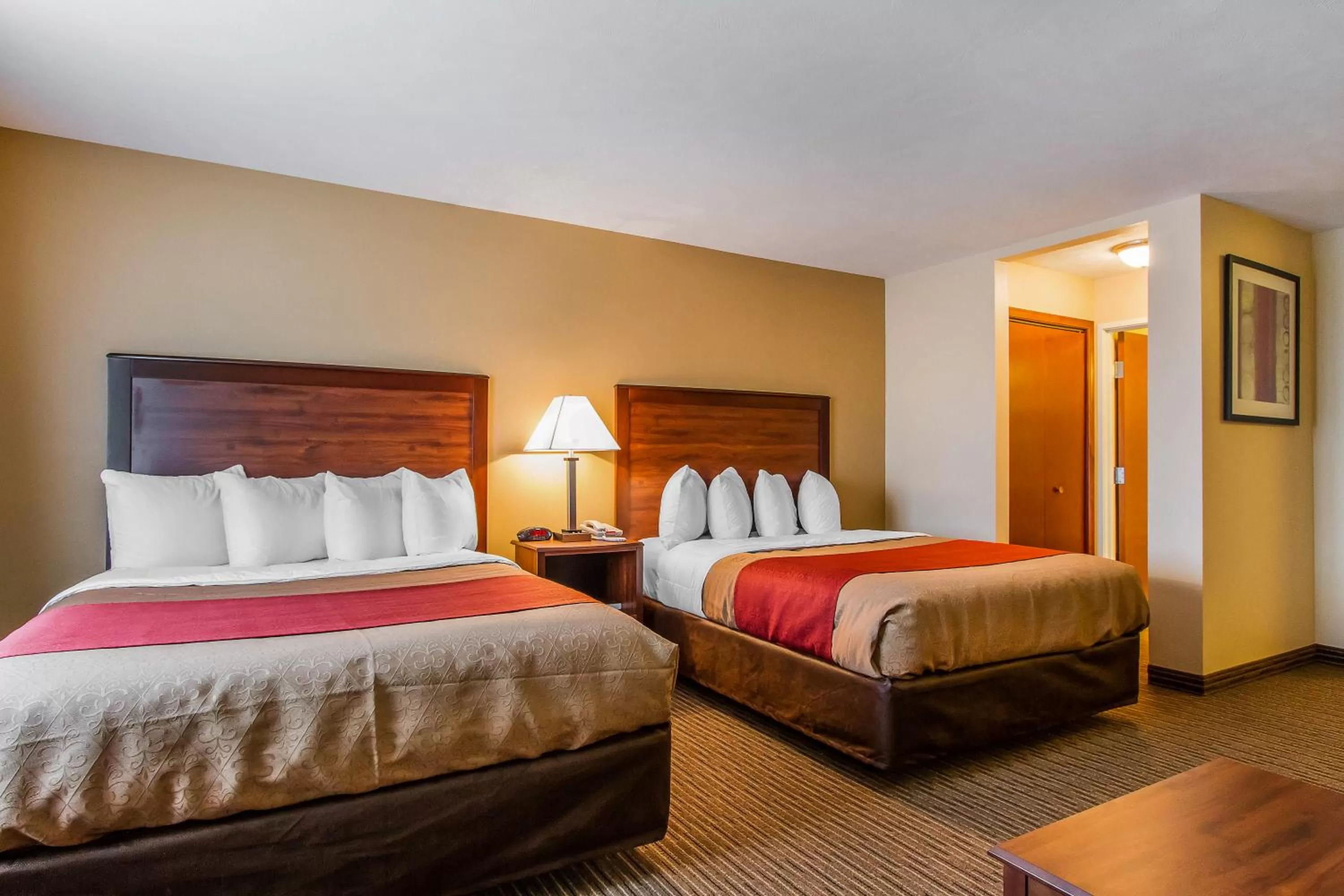 Bedroom, Bed in MainStay Suites Grand Island