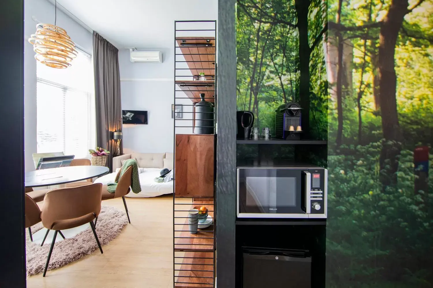 Dining area, TV/Entertainment Center in Stadsvilla Hotel Mozaic Den Haag