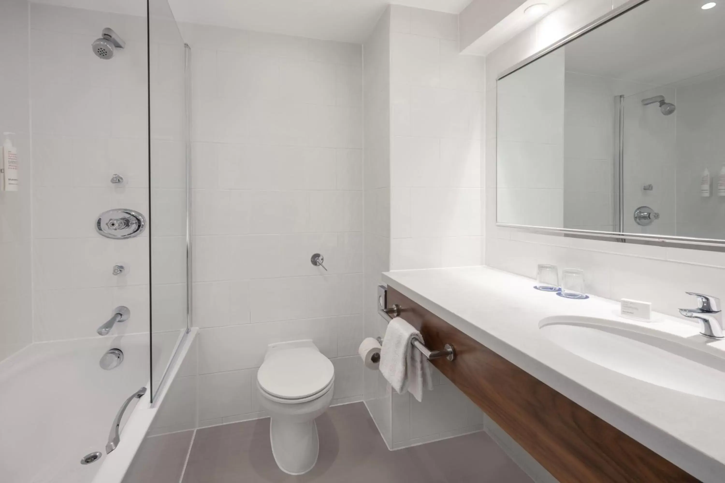 Bathroom in Delta Hotels by Marriott Swansea