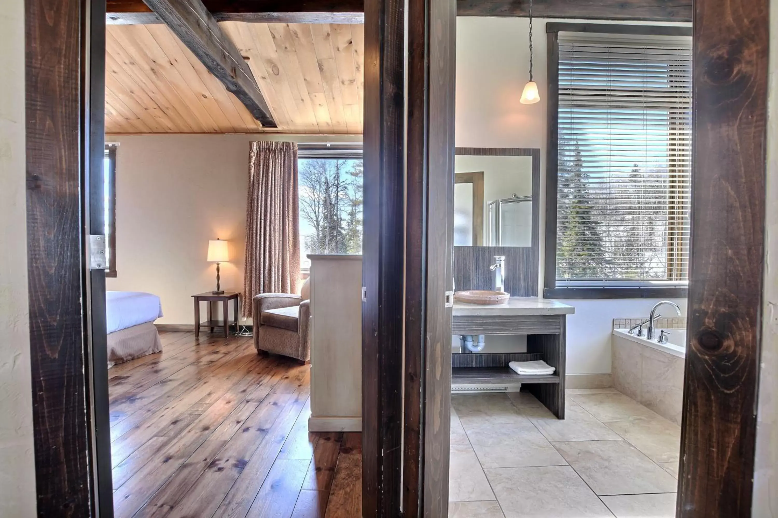 Bathroom in Les Condos Du Lac Taureau- Rooms & Condos