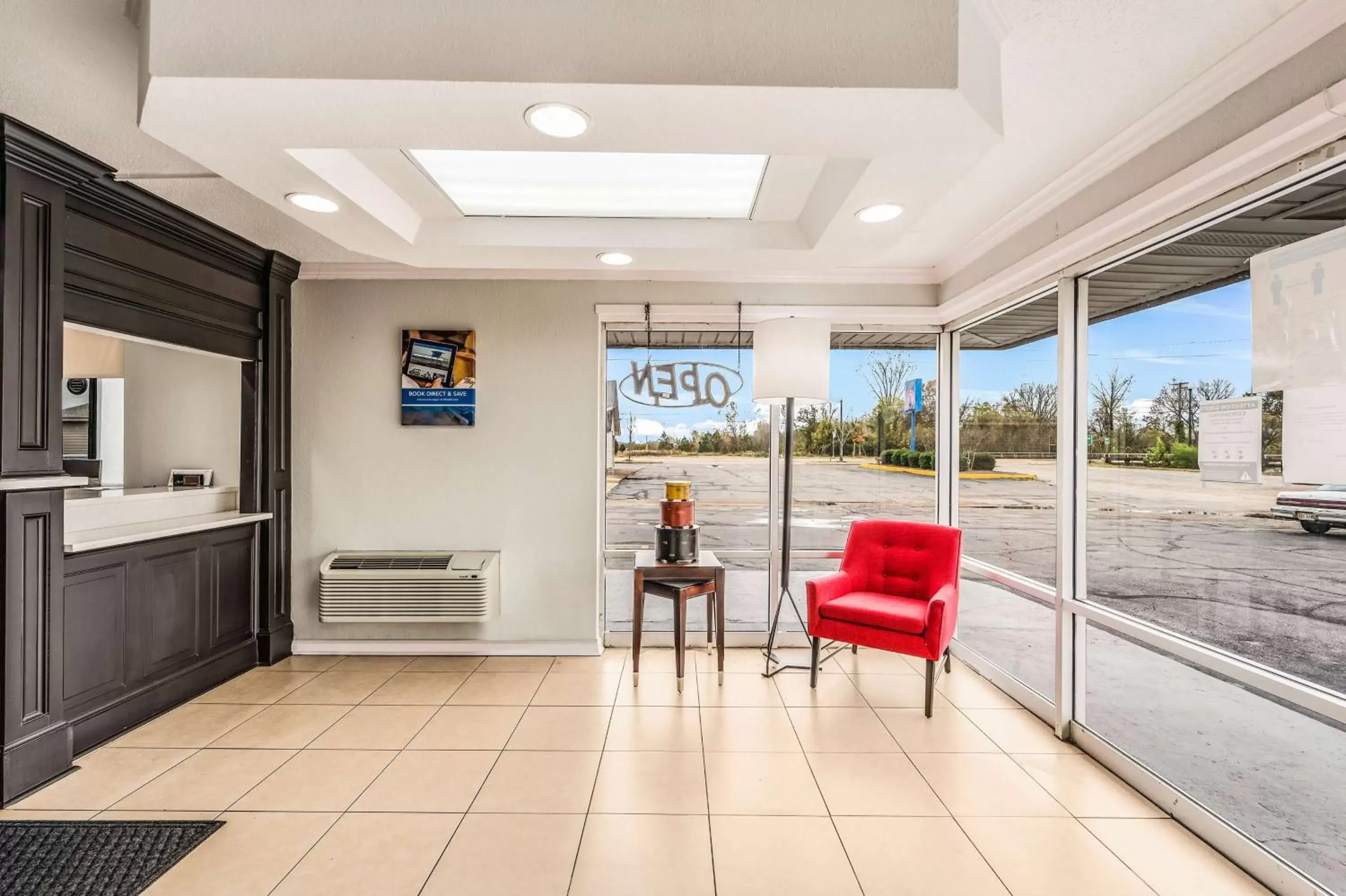 Lobby or reception in Motel 6-Tupelo, MS - Downtown Lobby or reception in Motel 6-Tupelo, MS - Downtown