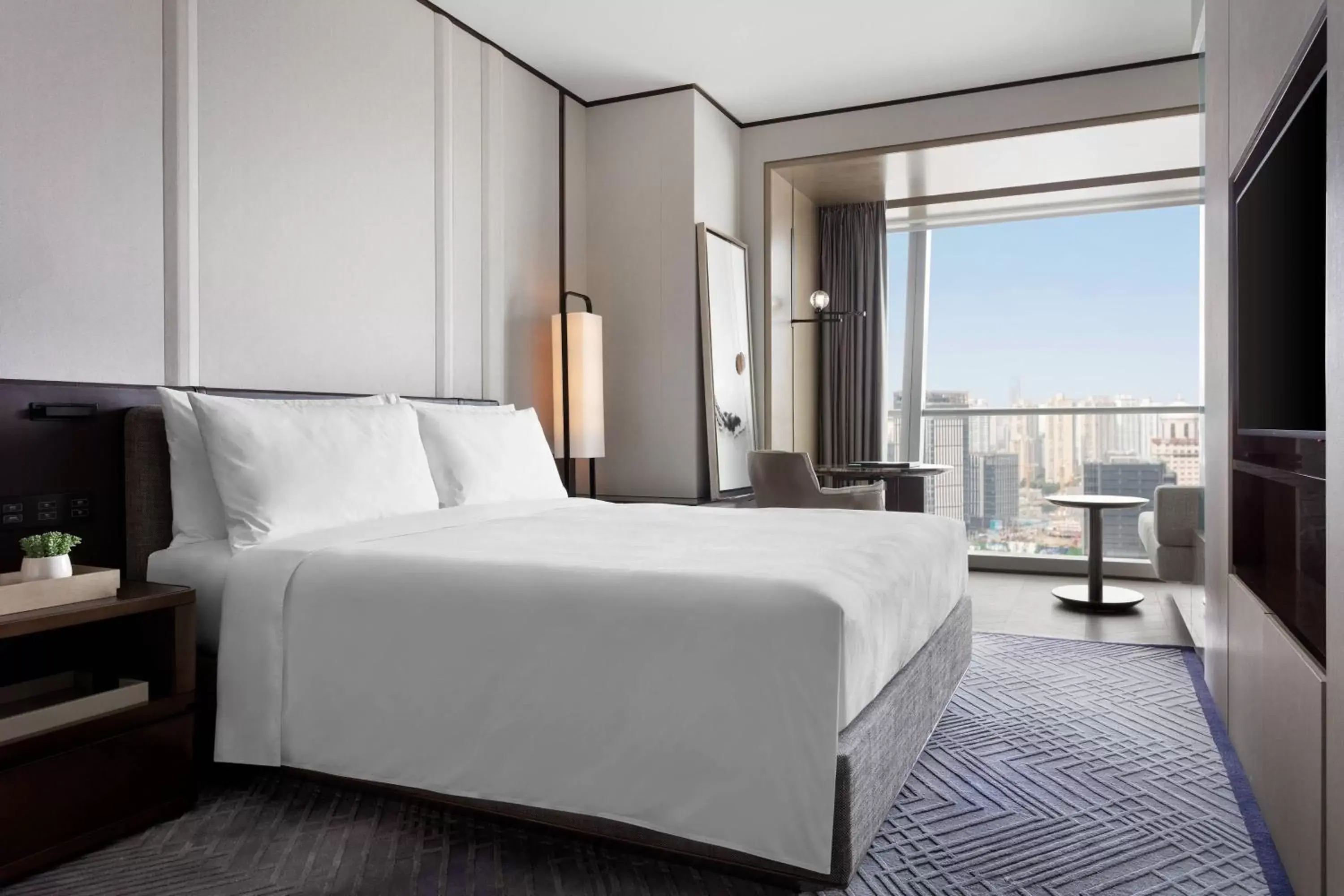 Photo of the whole room, Bed in JW Marriott Marquis Hotel Shanghai Pudong